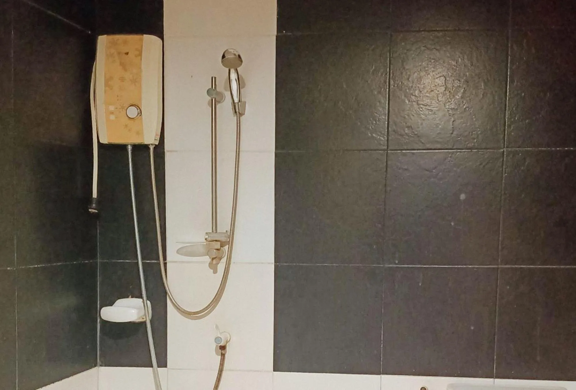 Shower in RedDoorz @ Nena's Hotel Dagupan City