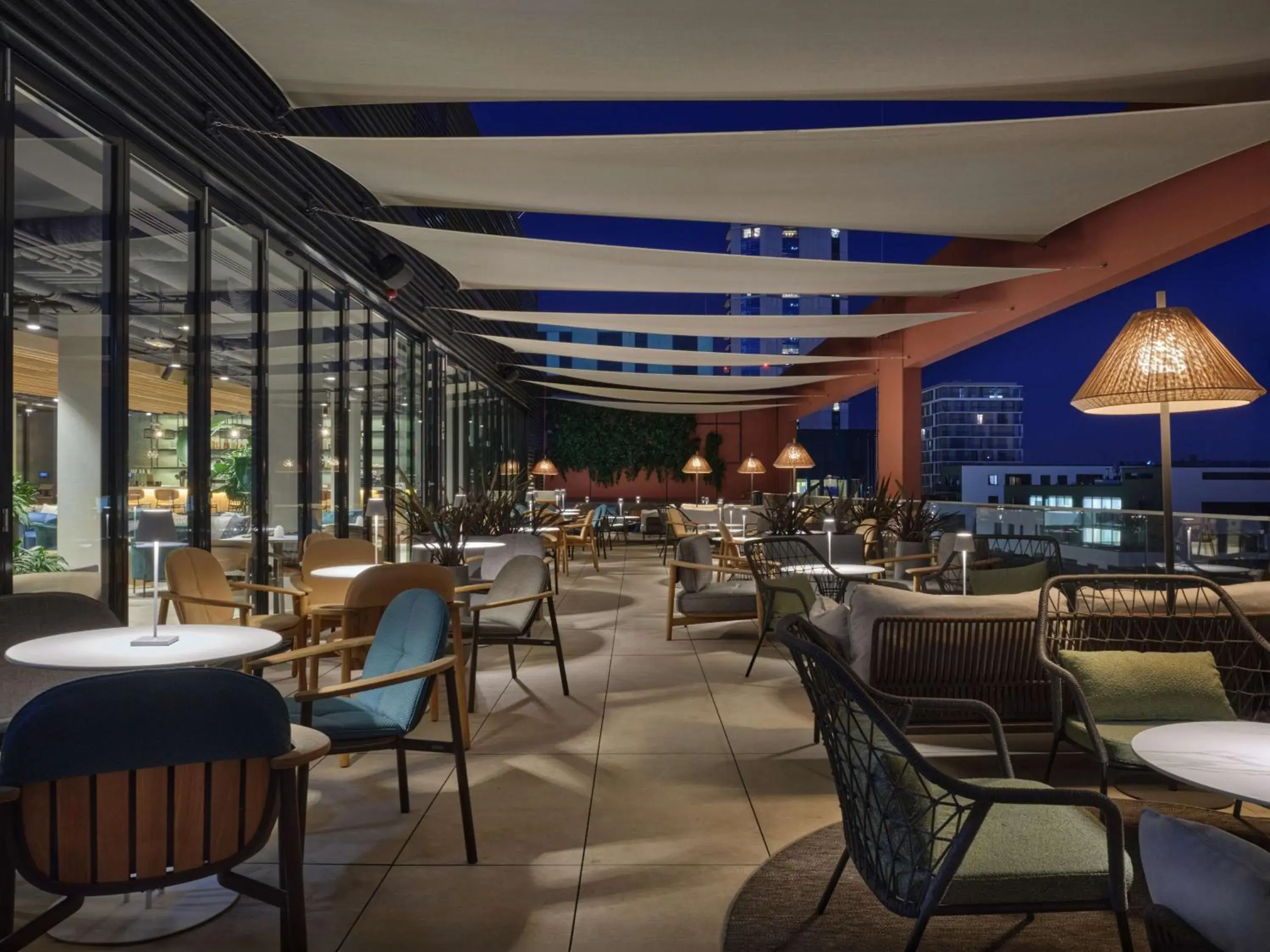 Lounge or bar in Radisson Hotel Budapest BudaPart Lounge or bar in Radisson Hotel Budapest BudaPart