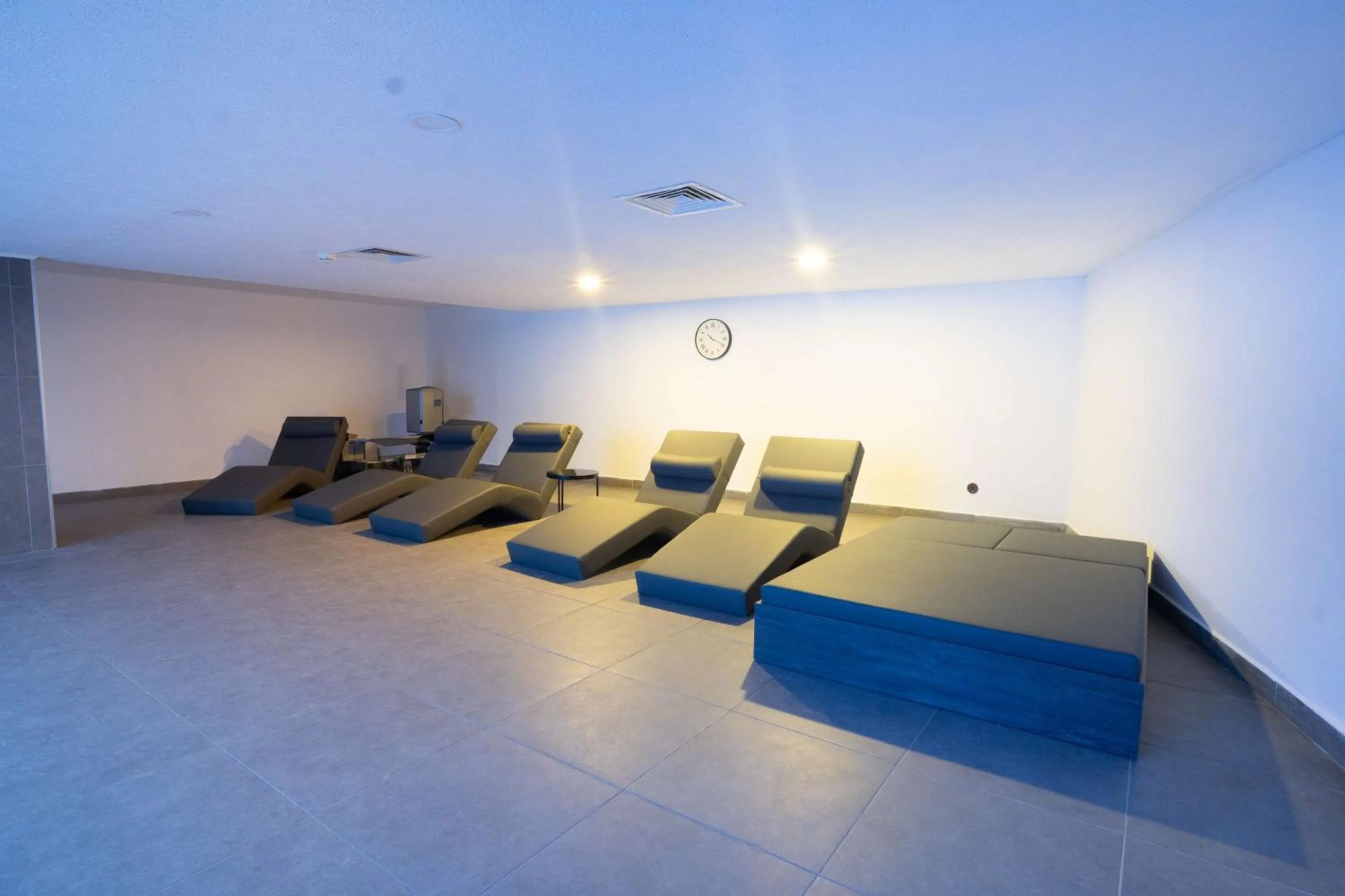 Pool view in Park Inn by Radisson Yalova City Center