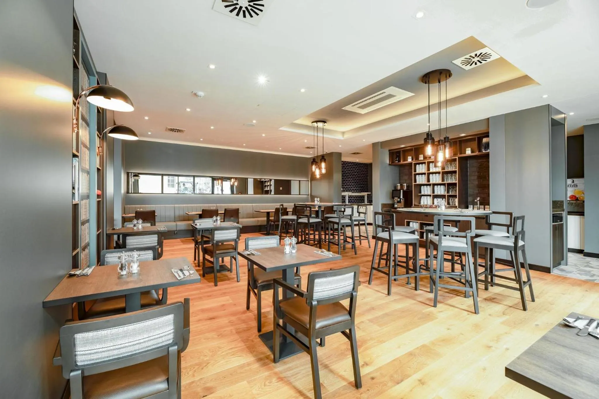 Restaurant/places to eat in Premier Inn Karlsruhe City Am Wasserturm