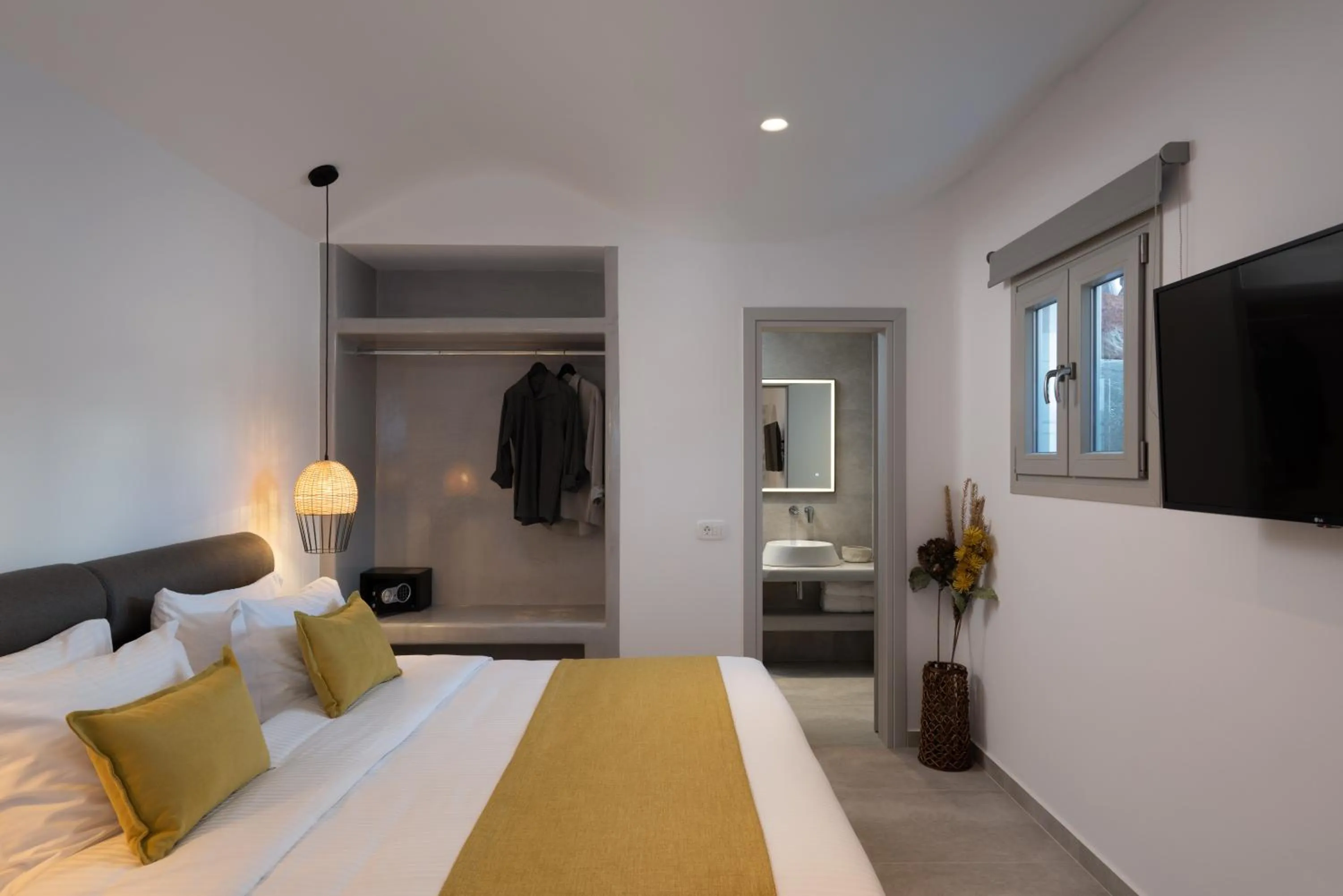 Photo of the whole room, Bed in Santa Mar ECO Suites