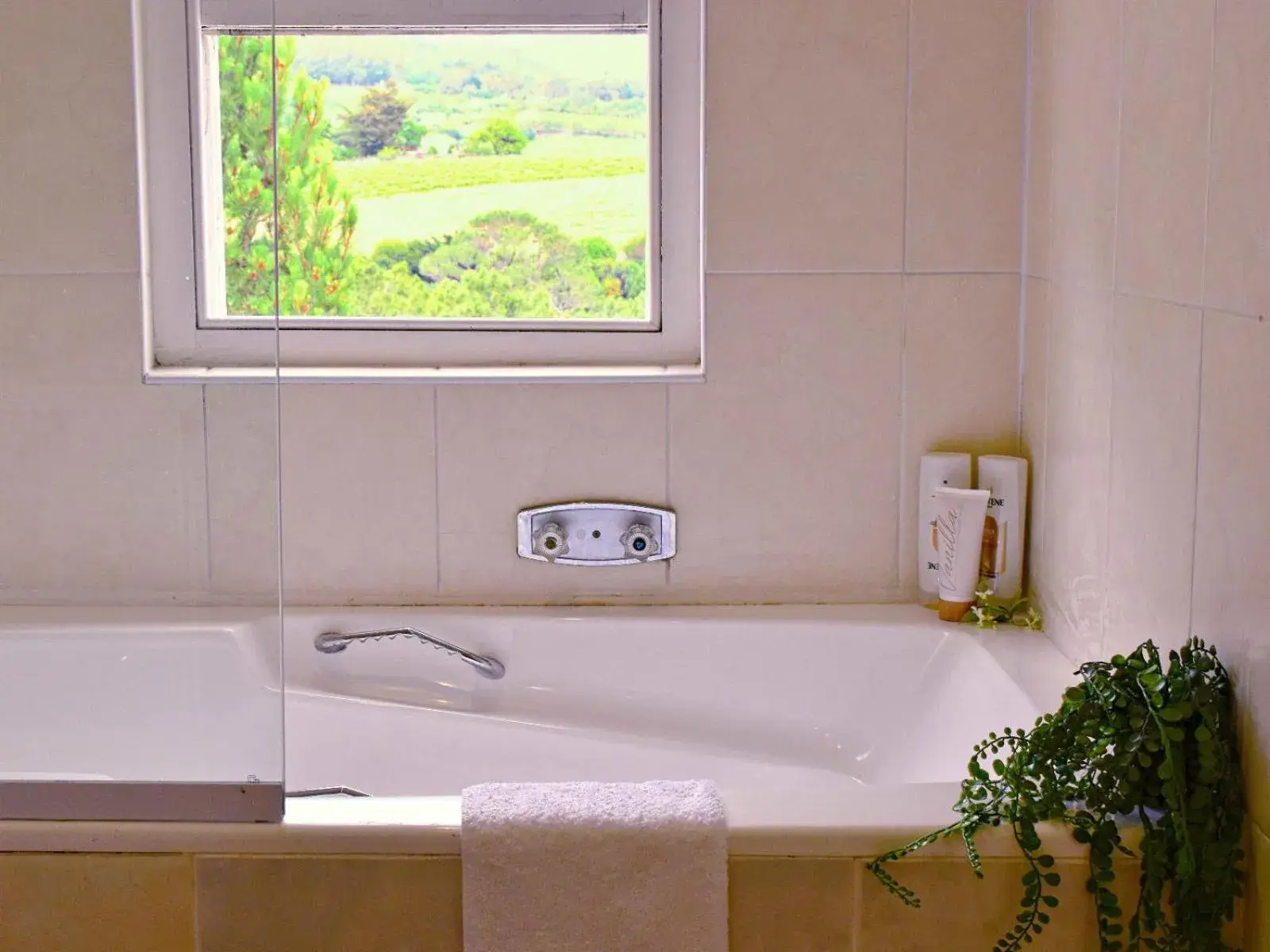 Three-Bedroom Apartment in Akamah Estate Three-Bedroom Apartment in Akamah Estate