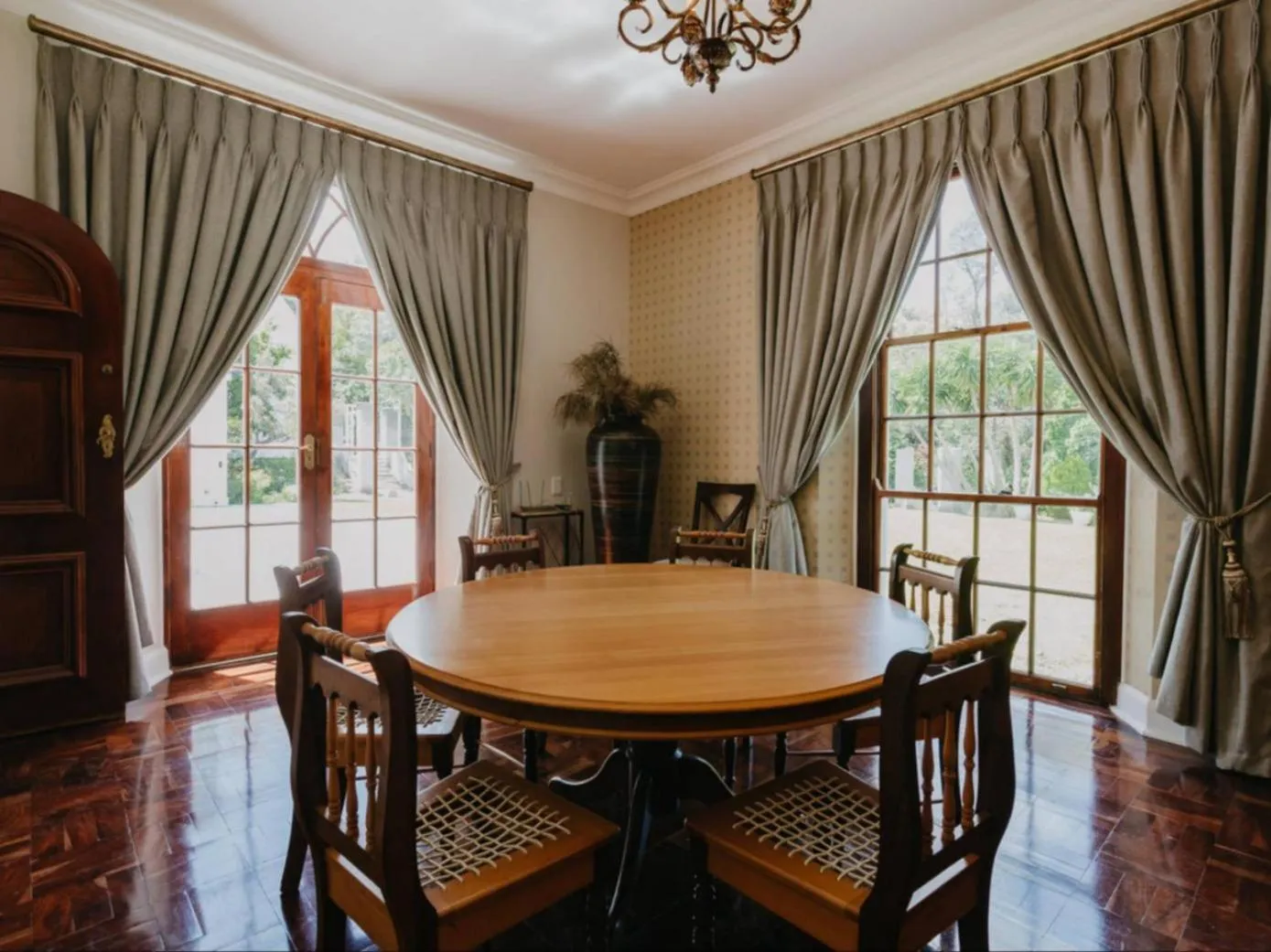 Business facilities in Akamah Estate