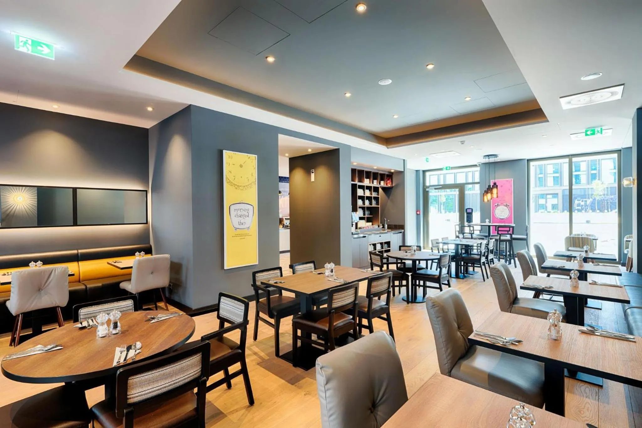 Restaurant/places to eat in Premier Inn Darmstadt City Centre