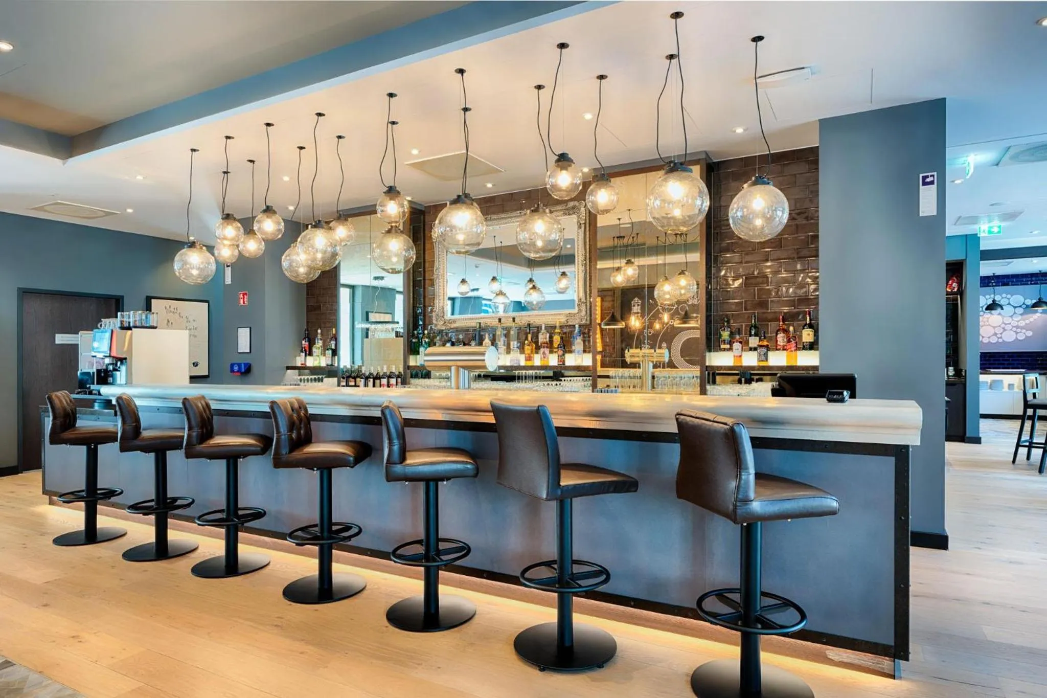 Lounge or bar in Premier Inn Darmstadt City Centre