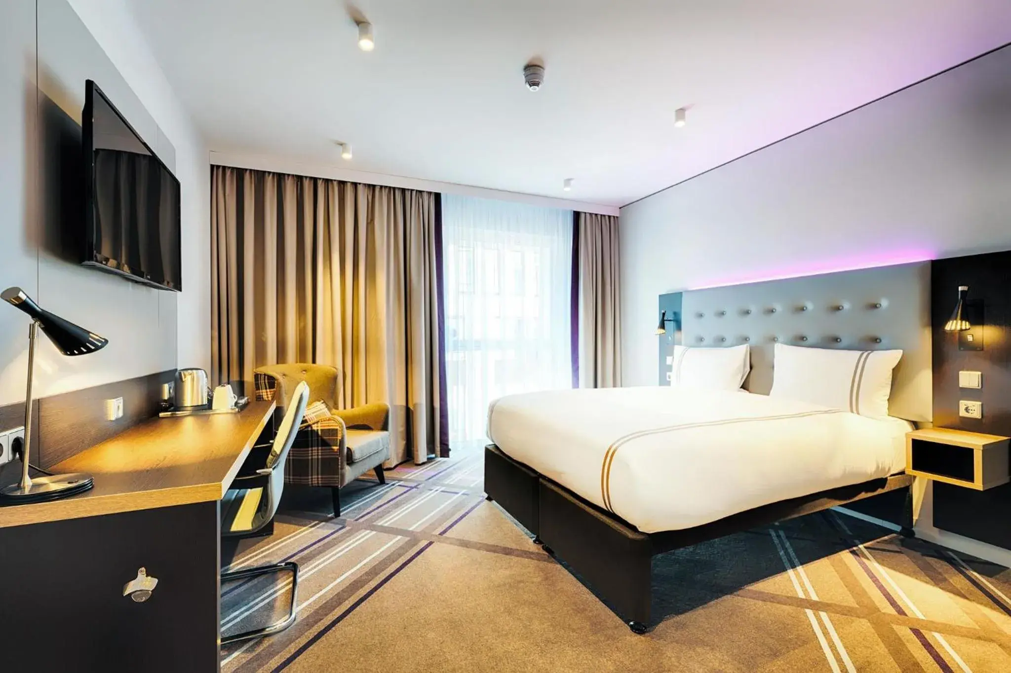 Bedroom, Bed in Premier Inn Darmstadt City Centre Bedroom, Bed in Premier Inn Darmstadt City Centre