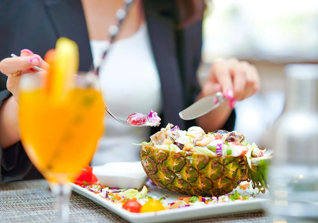 Restaurant/places to eat in Kyriad Muscat