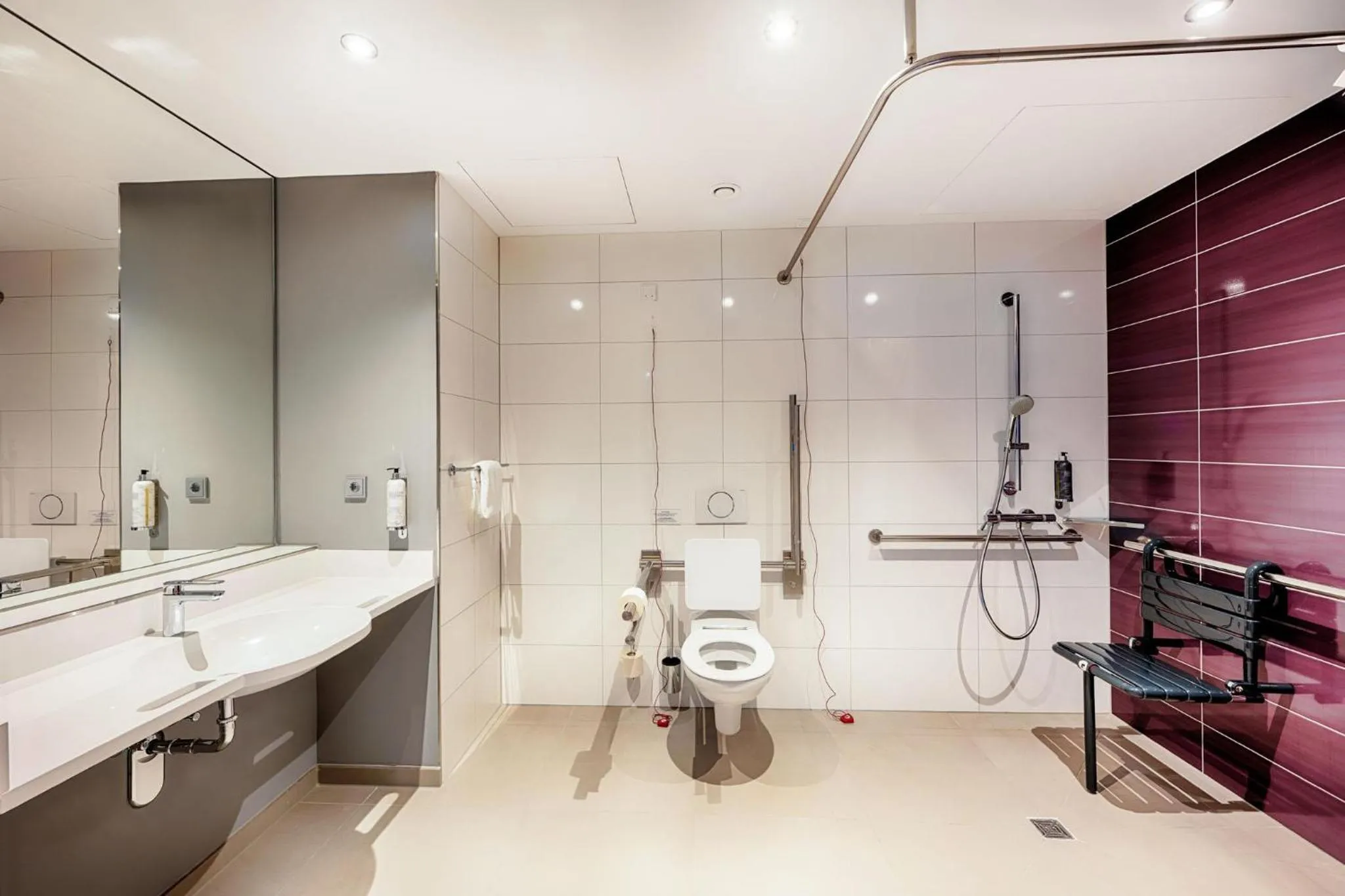 Bathroom in Premier Inn Dresden City Prager Straße