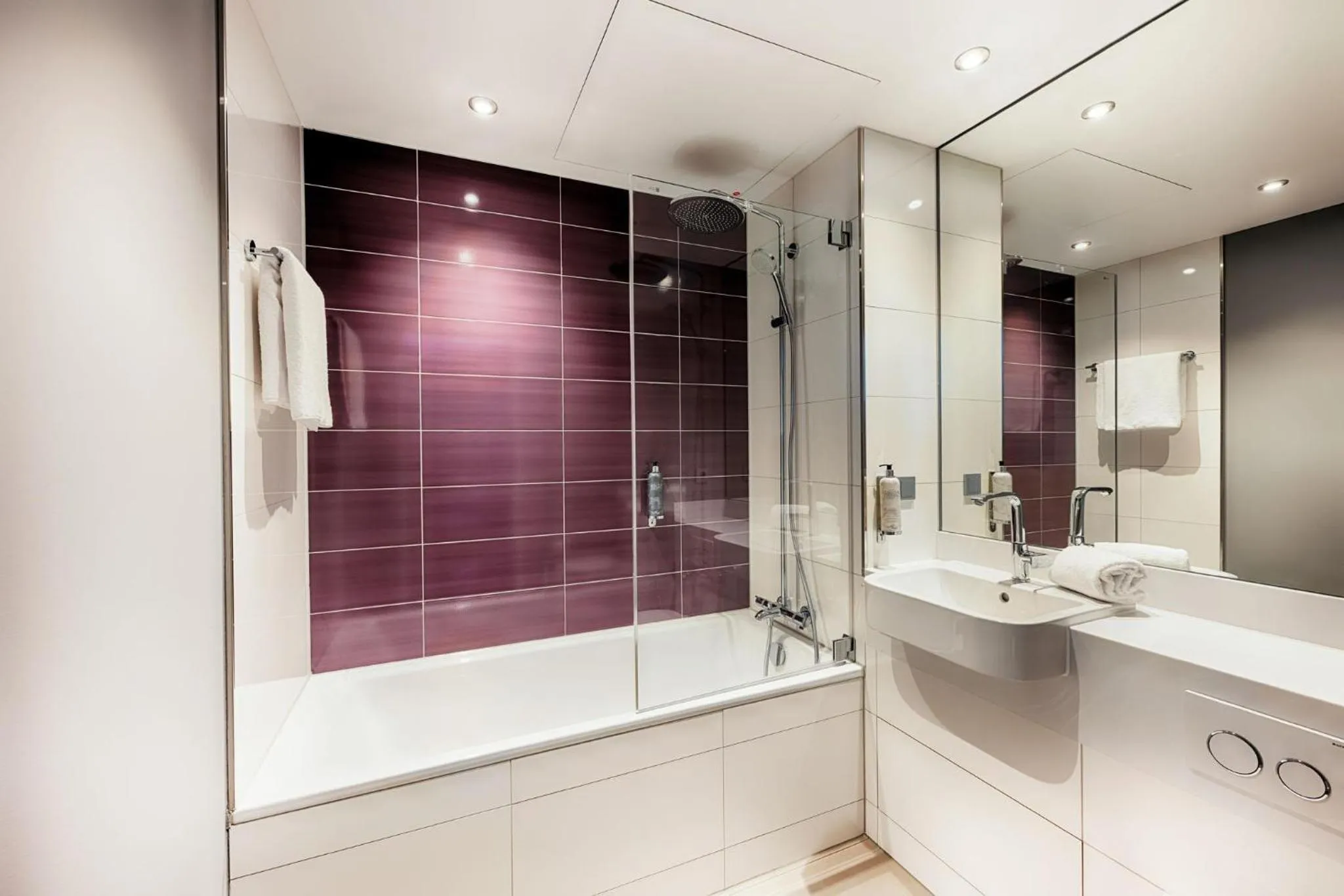 Bathroom in Premier Inn Dresden City Prager Straße