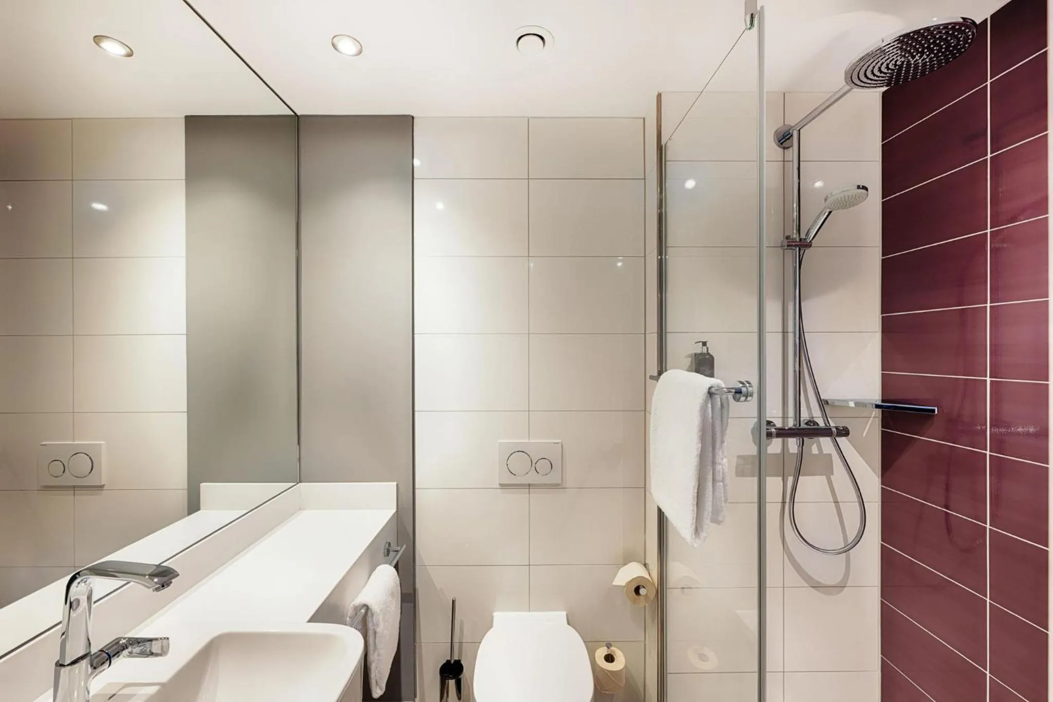 Bathroom in Premier Inn Dresden City Prager Straße