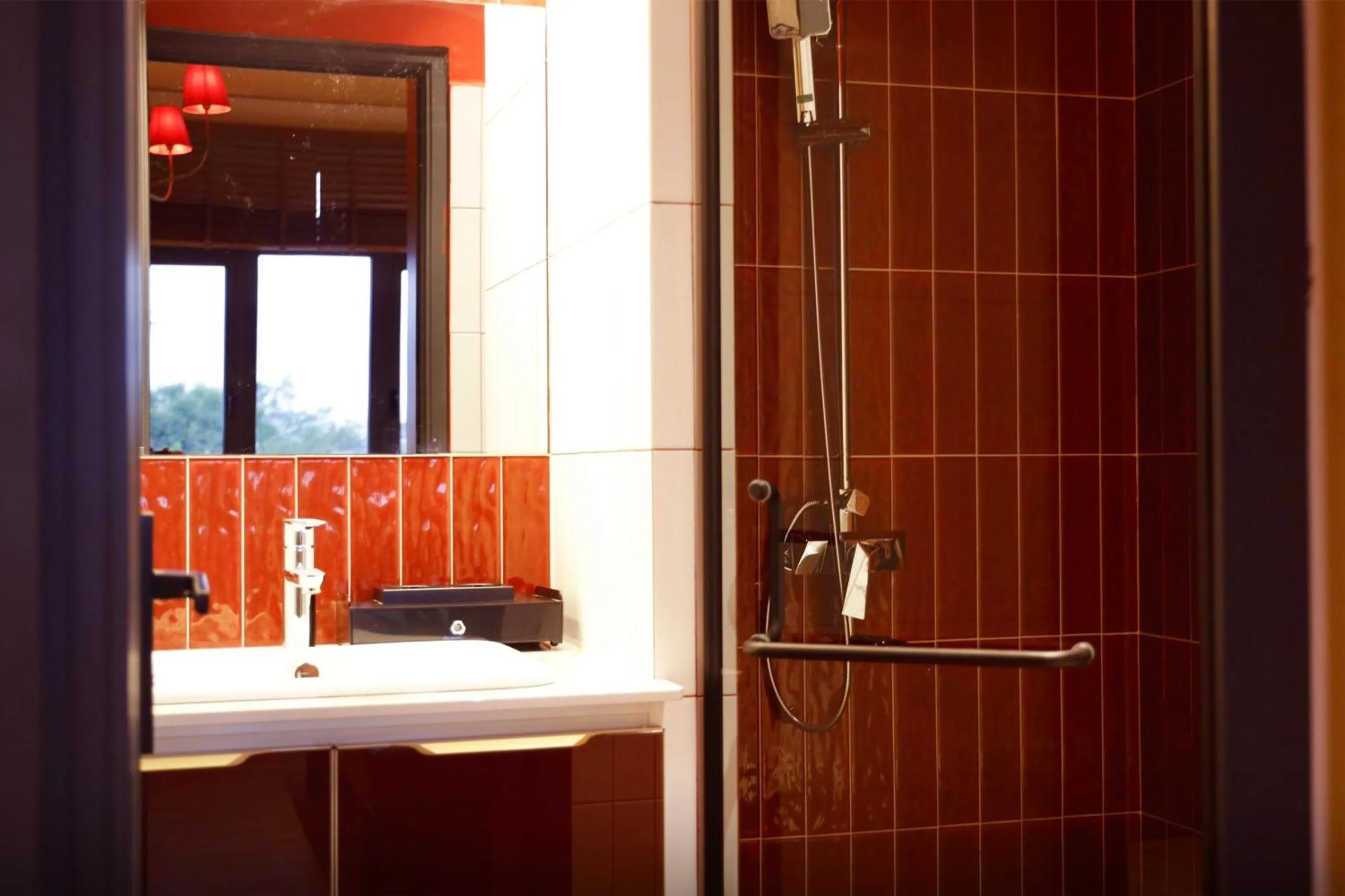 Bathroom in Hôtel De Da Phu