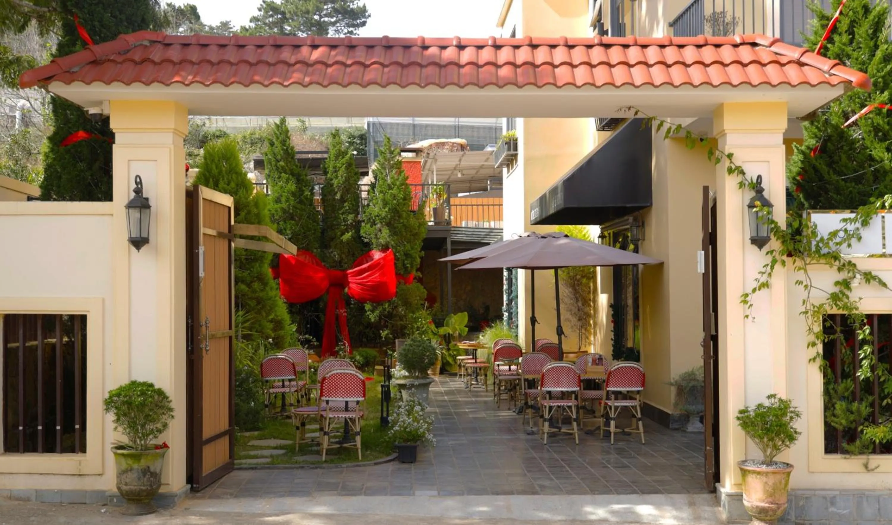 Property building in Hôtel De Da Phu