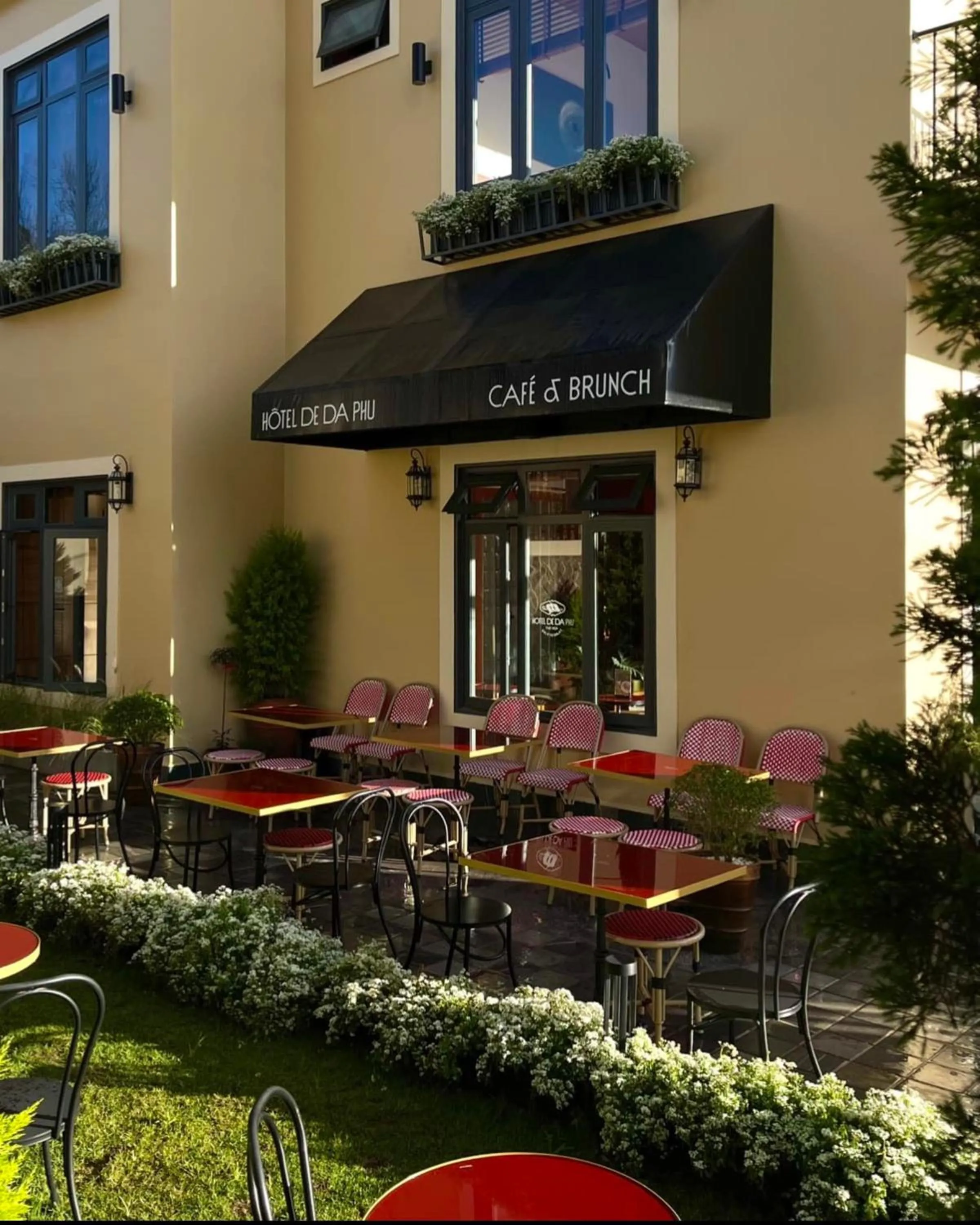 Restaurant/places to eat in Hôtel De Da Phu