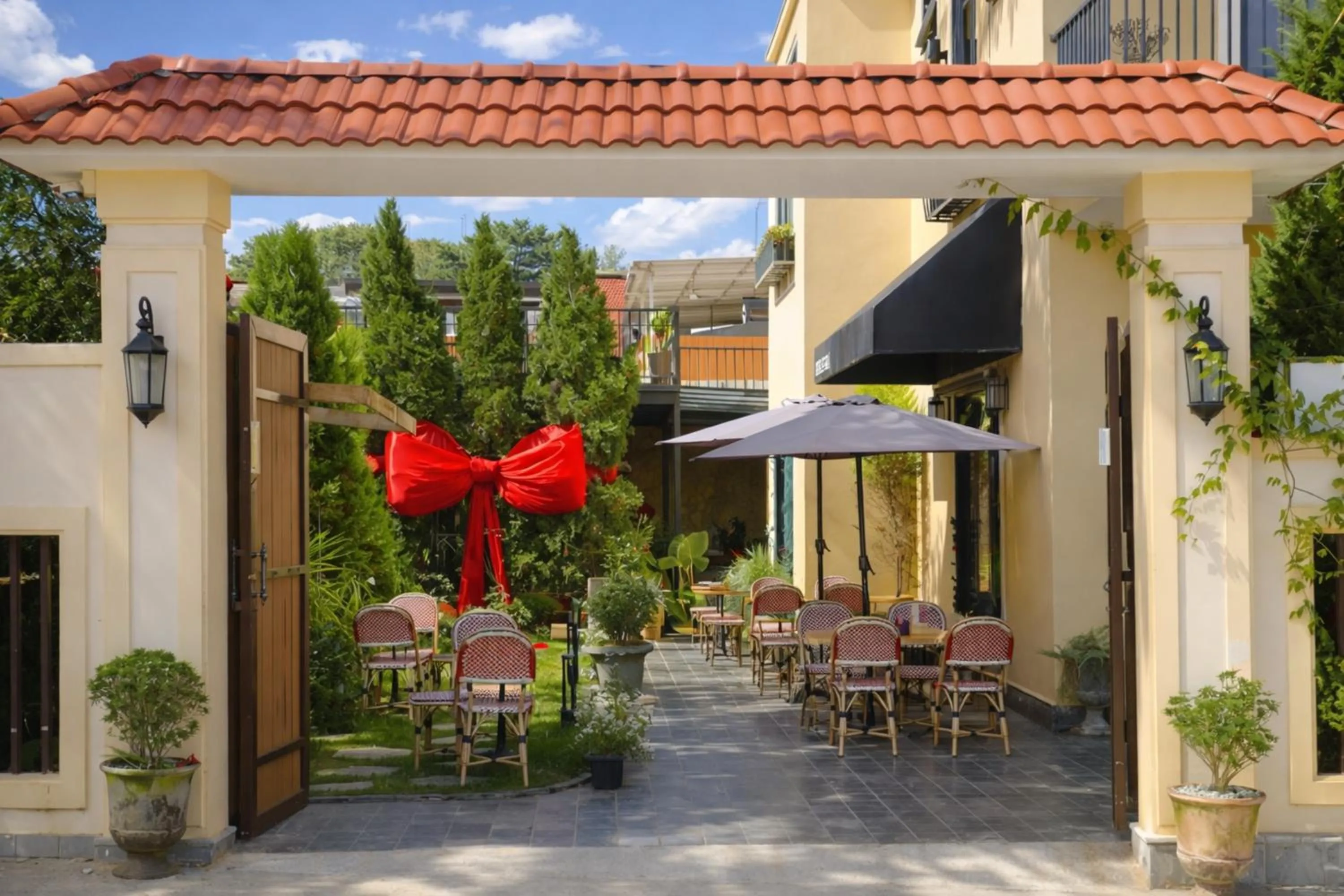 Property building in Hôtel De Da Phu