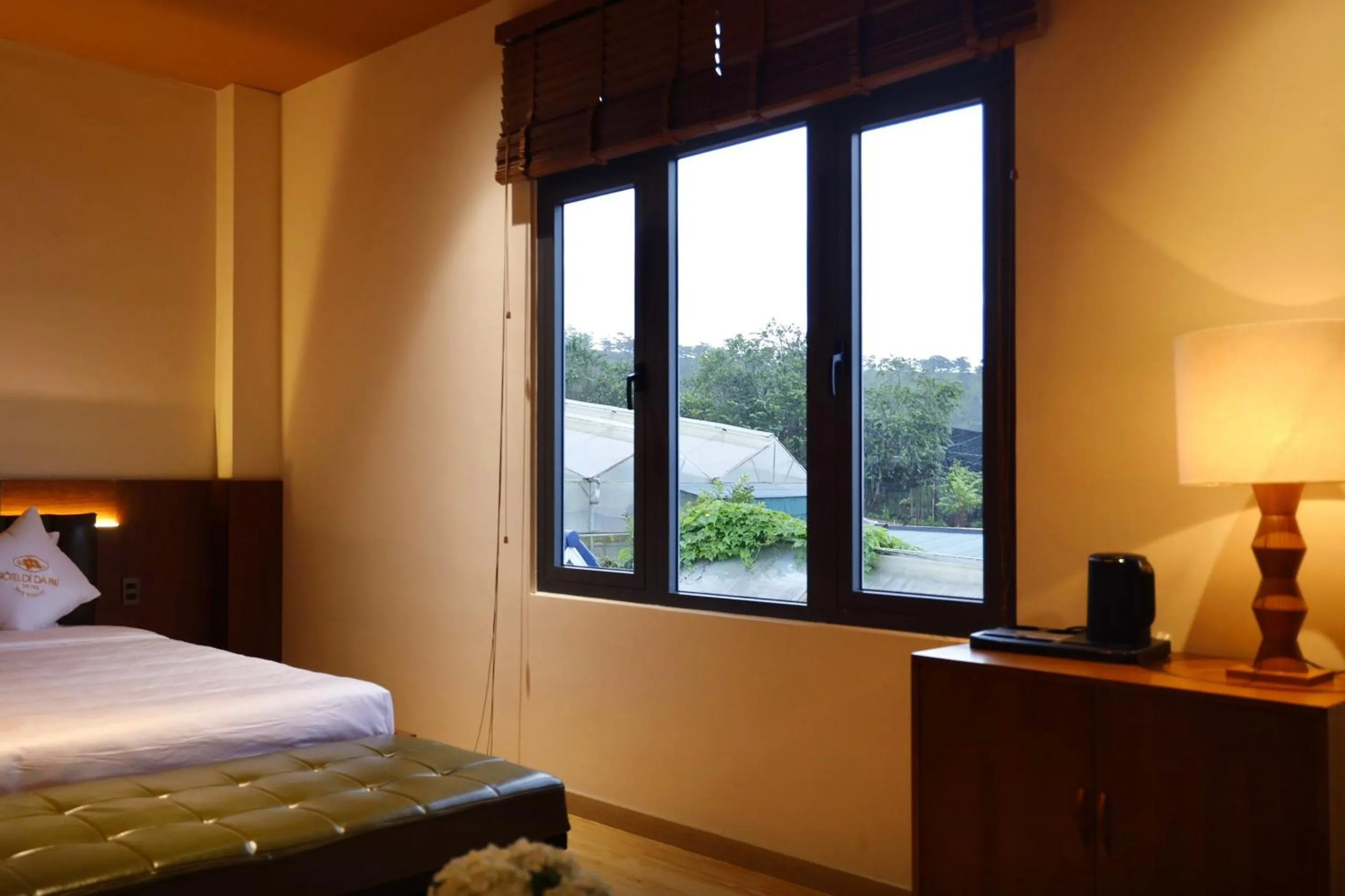Living room, Bed in Hôtel De Da Phu