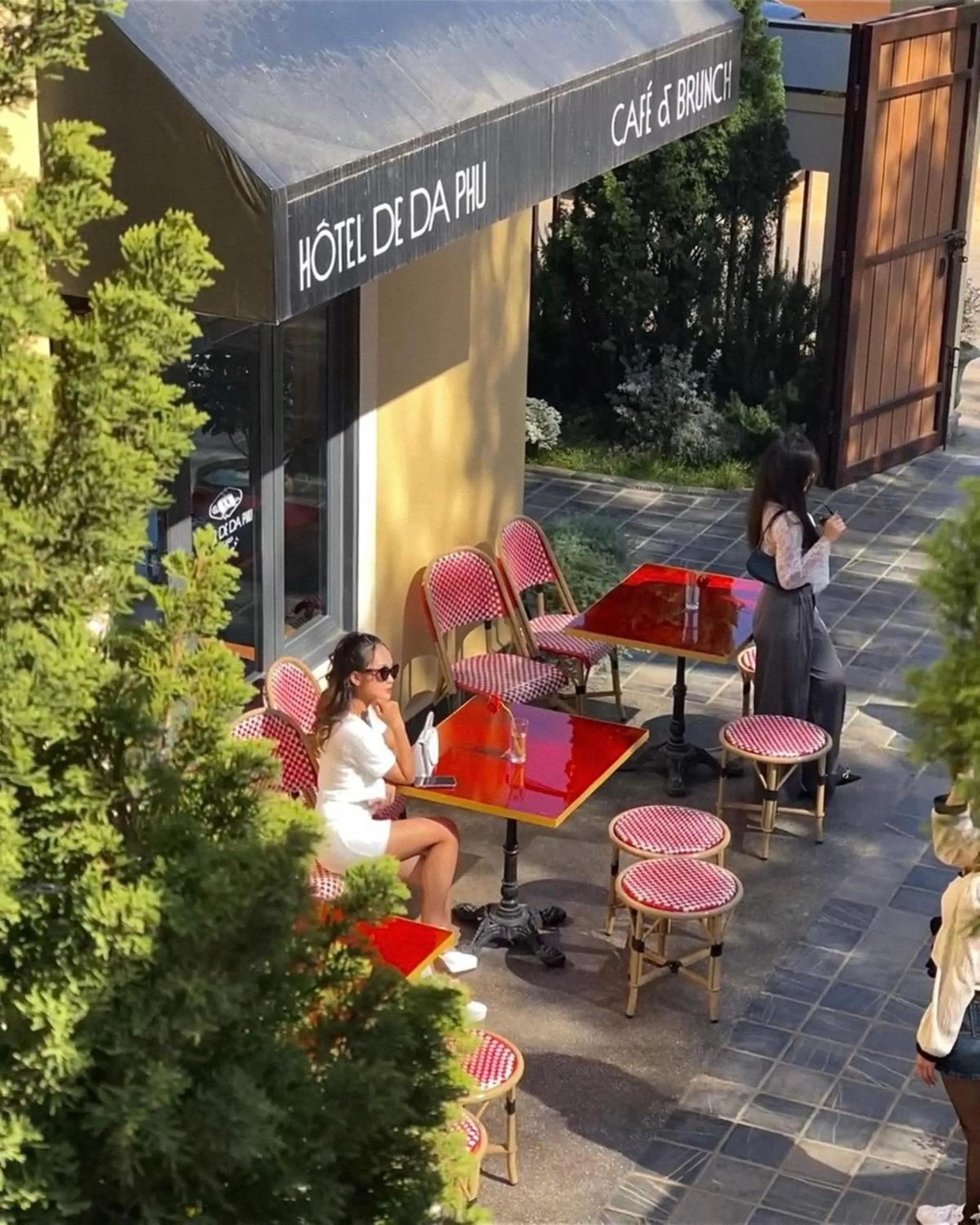 Restaurant/places to eat in Hôtel De Da Phu