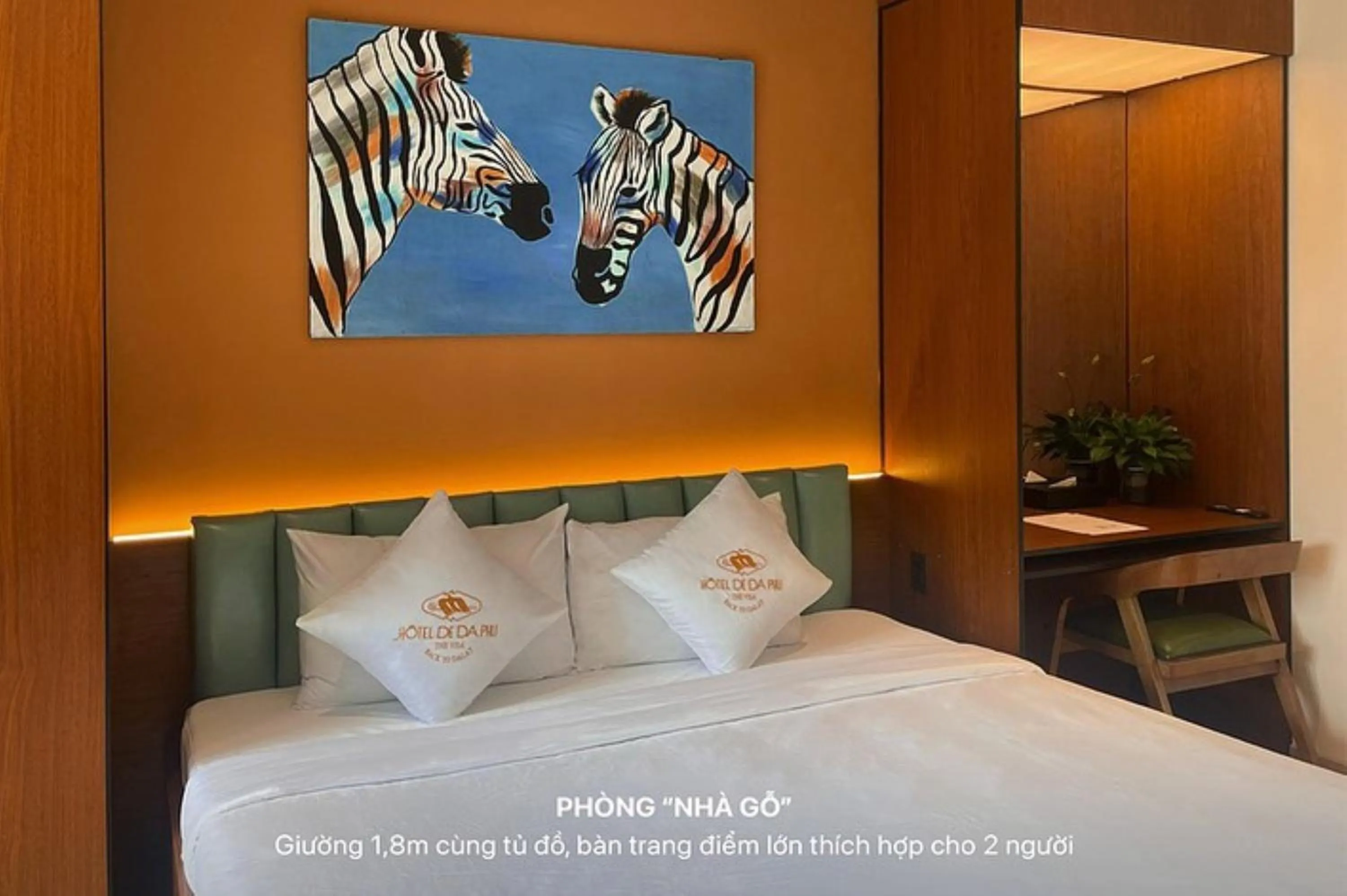 Photo of the whole room, Bed in Hôtel De Da Phu