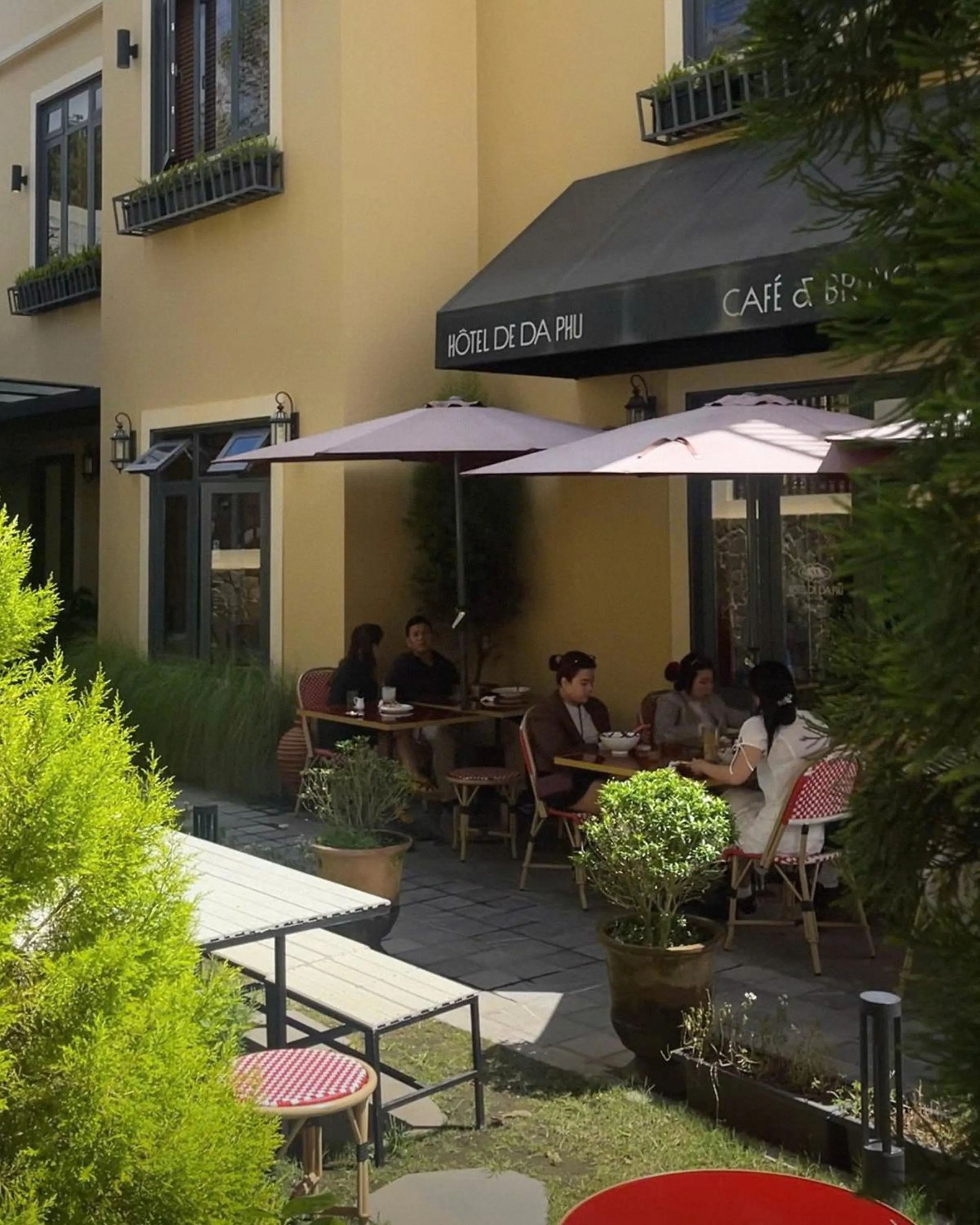 Restaurant/places to eat in Hôtel De Da Phu