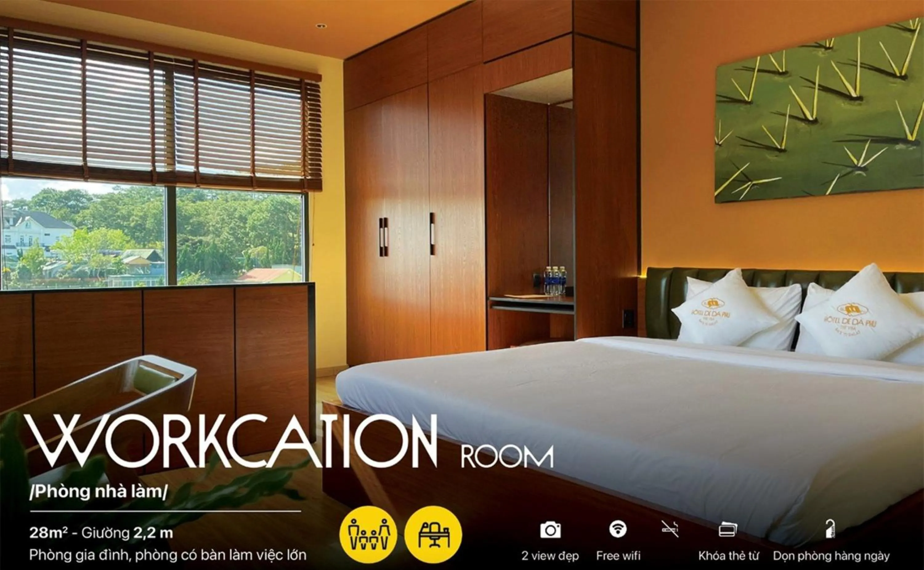 Text overlay, Bed in Hôtel De Da Phu