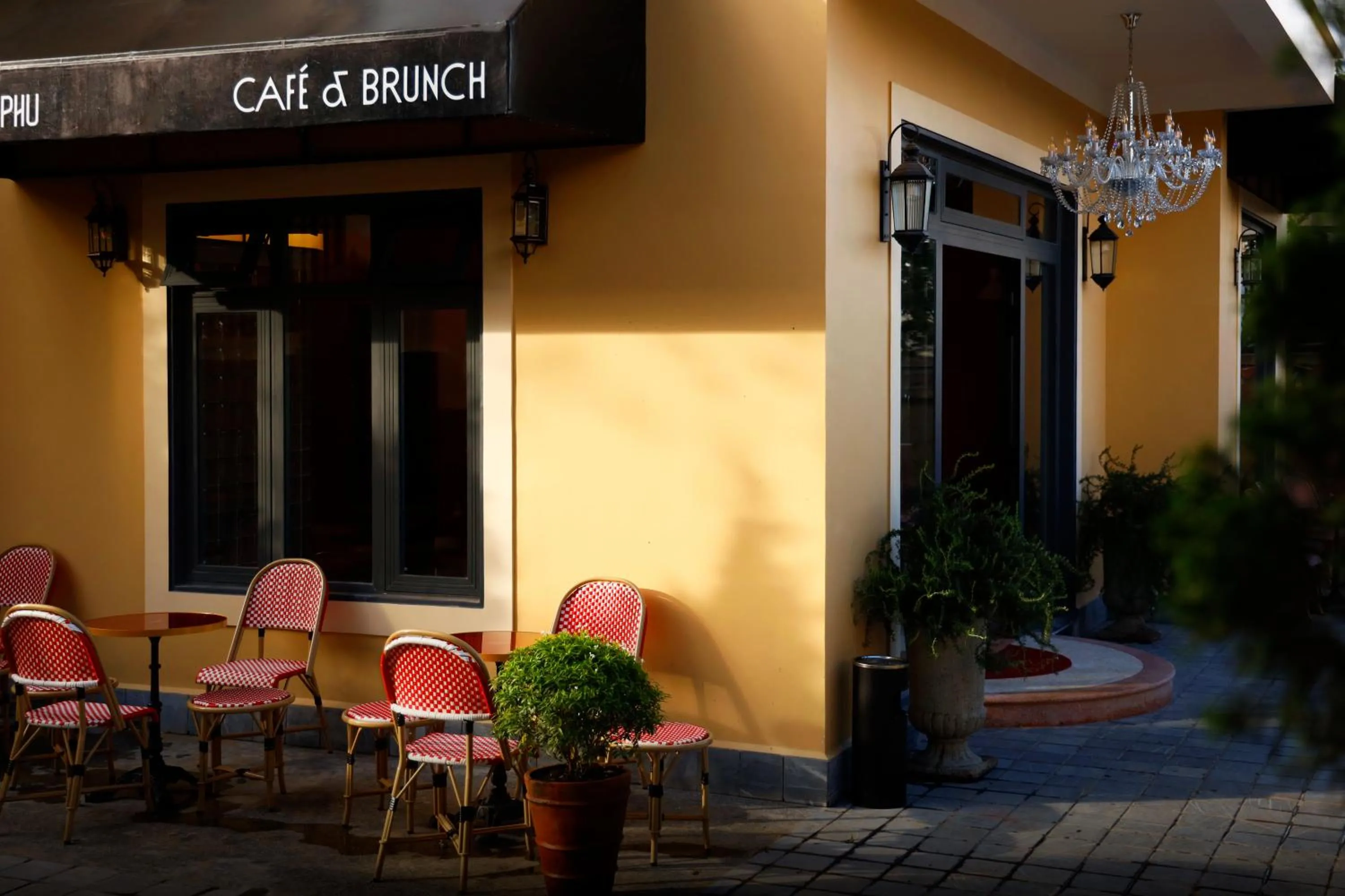 Restaurant/places to eat in Hôtel De Da Phu
