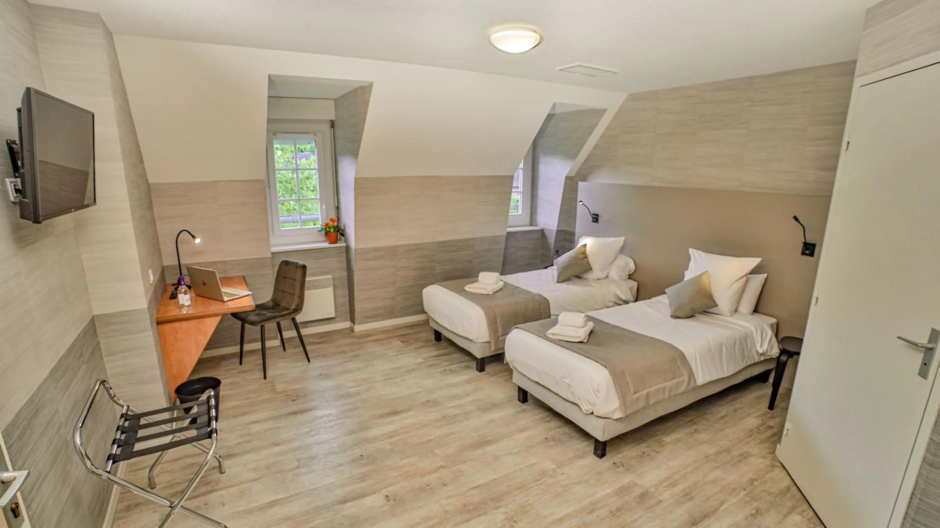 Photo of the whole room, Bed in LOGIS HOTEL L'HÔTEL DES BAINS - Salles-la-Source