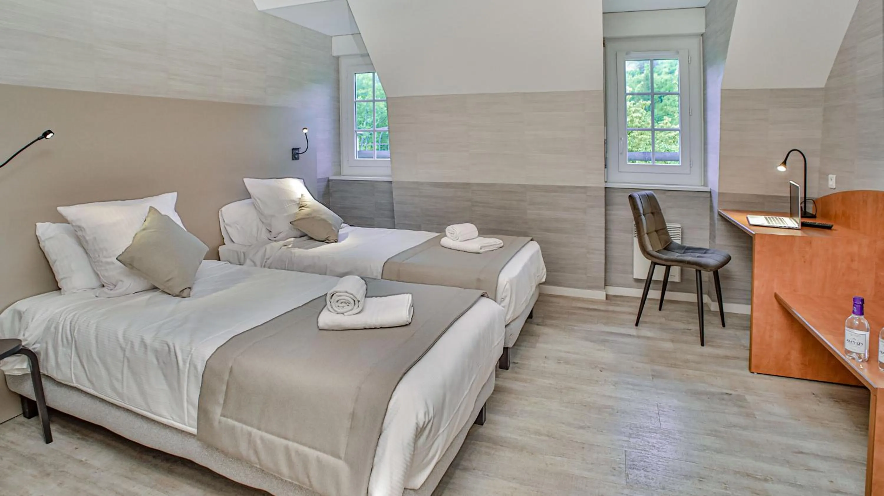 Photo of the whole room, Bed in LOGIS HOTEL L'HÔTEL DES BAINS - Salles-la-Source