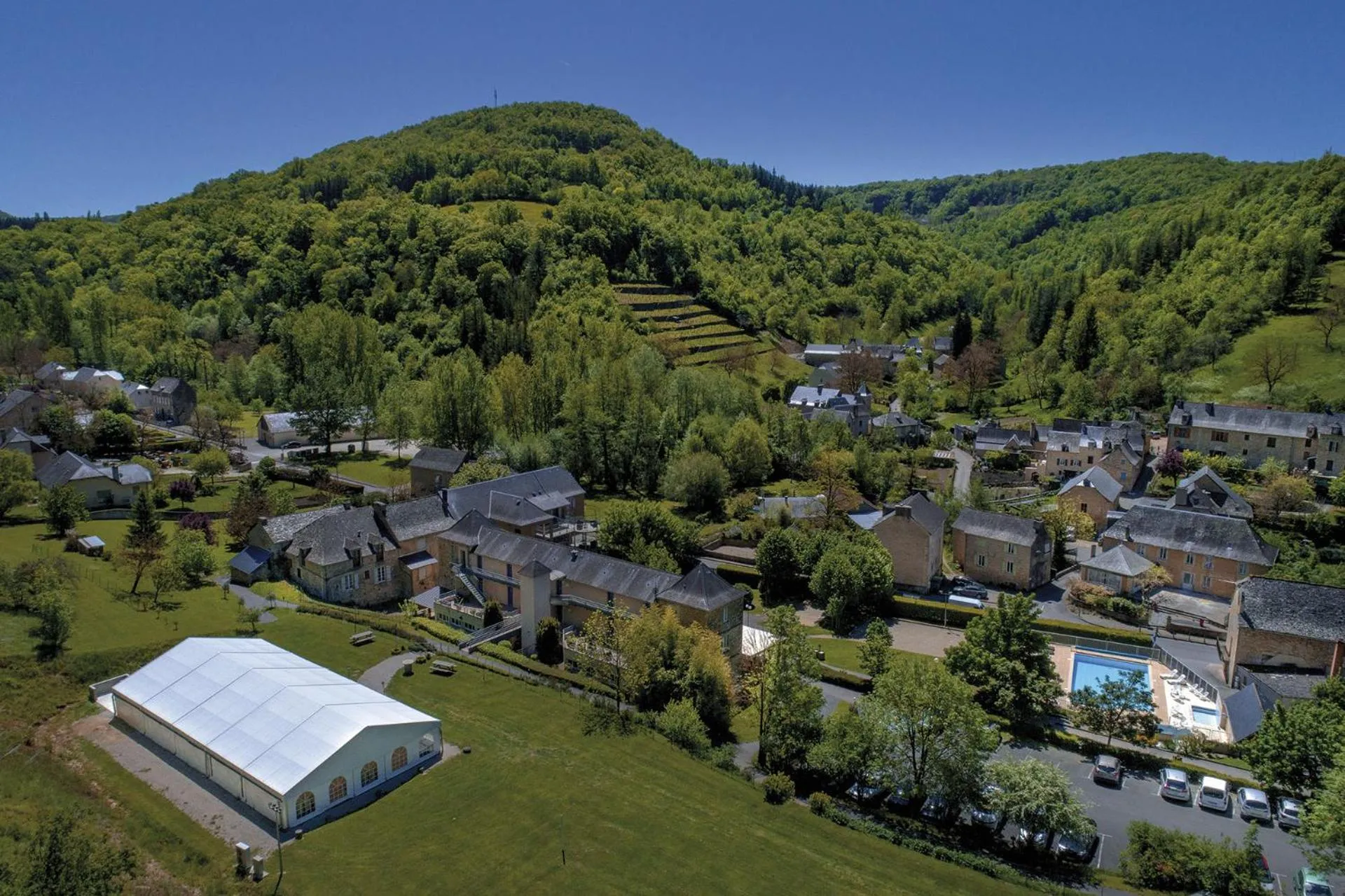 Natural landscape in LOGIS HOTEL L'HÔTEL DES BAINS - Salles-la-Source