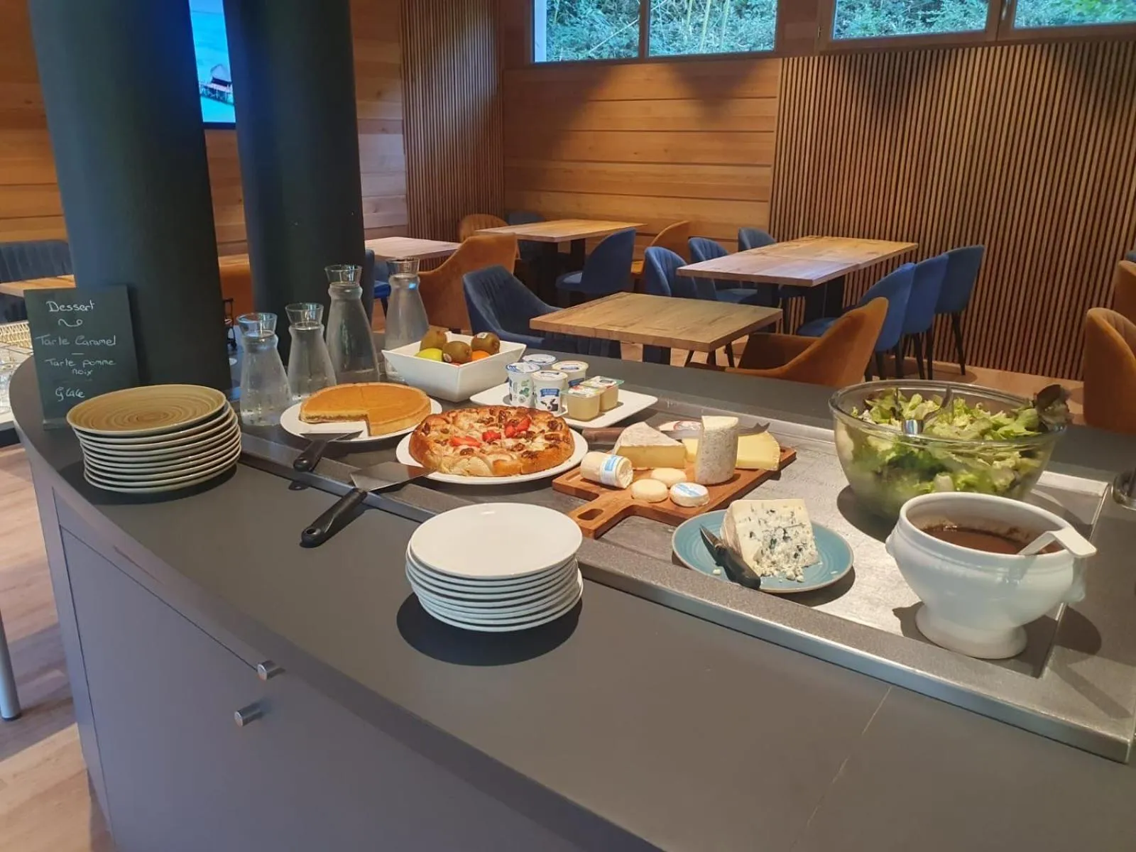 Restaurant/places to eat in LOGIS HOTEL L'HÔTEL DES BAINS - Salles-la-Source