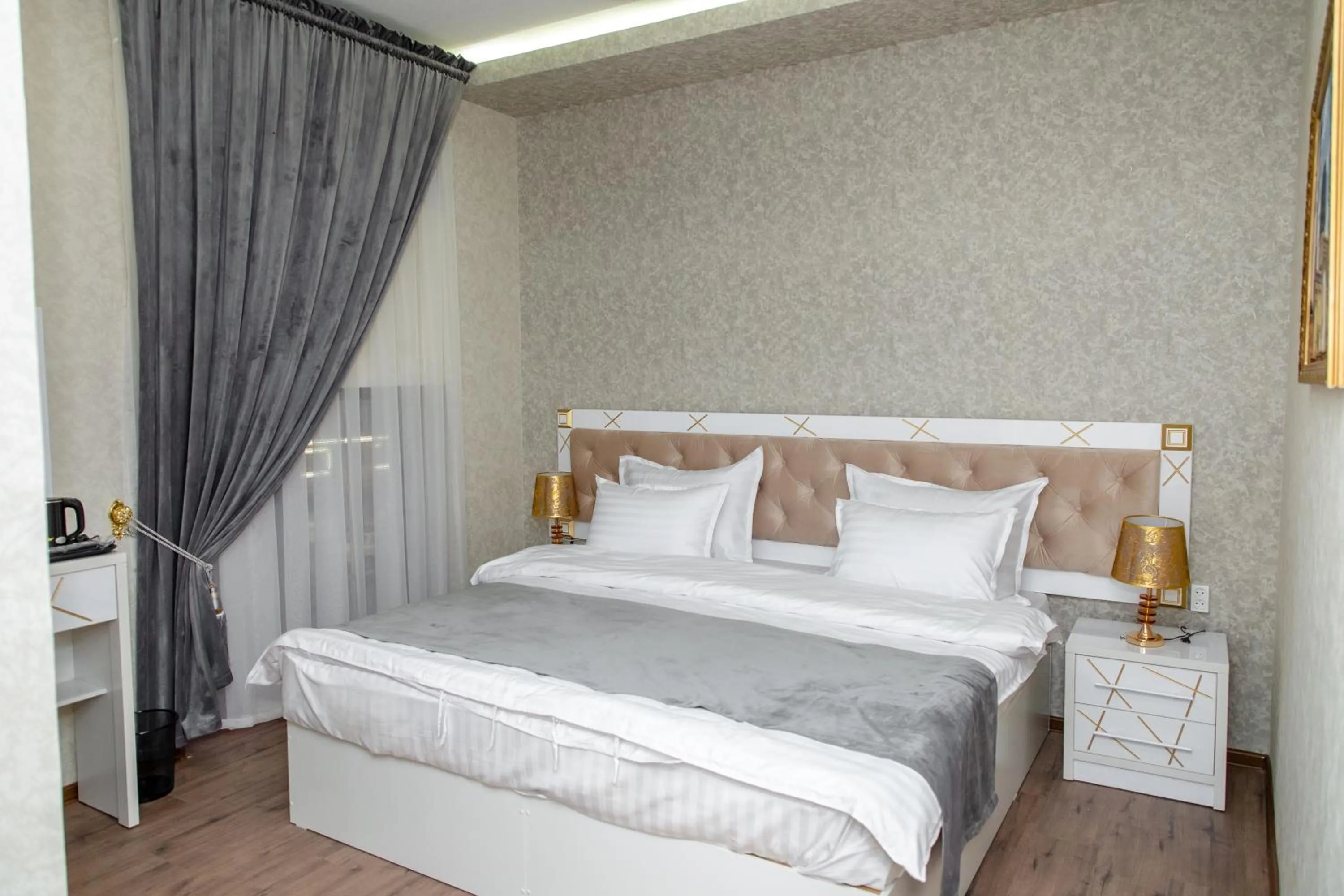 Bed in The Royal Hotel