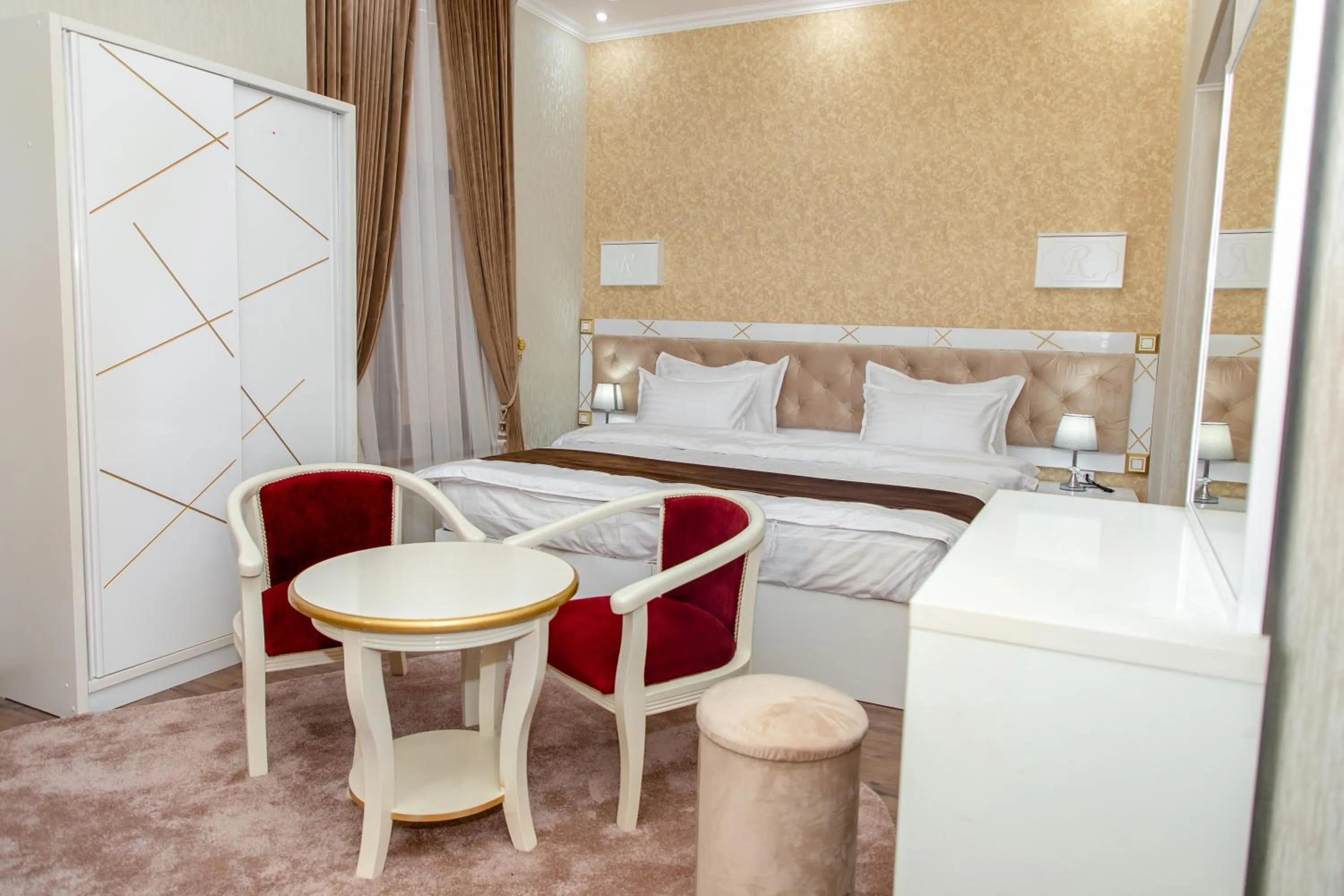 Bed in The Royal Hotel