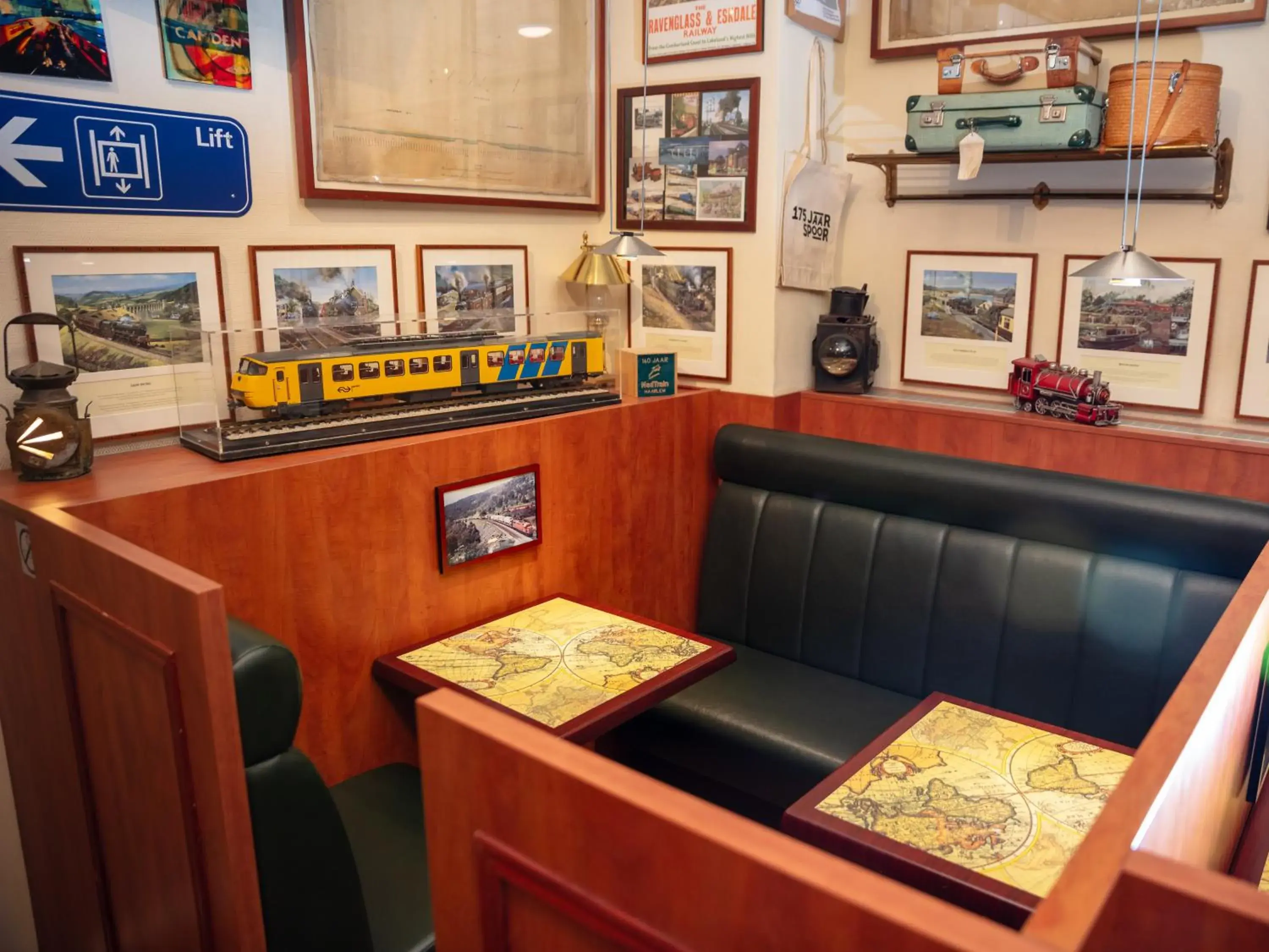 Lounge or bar in A-Train Hotel Lounge or bar in A-Train Hotel