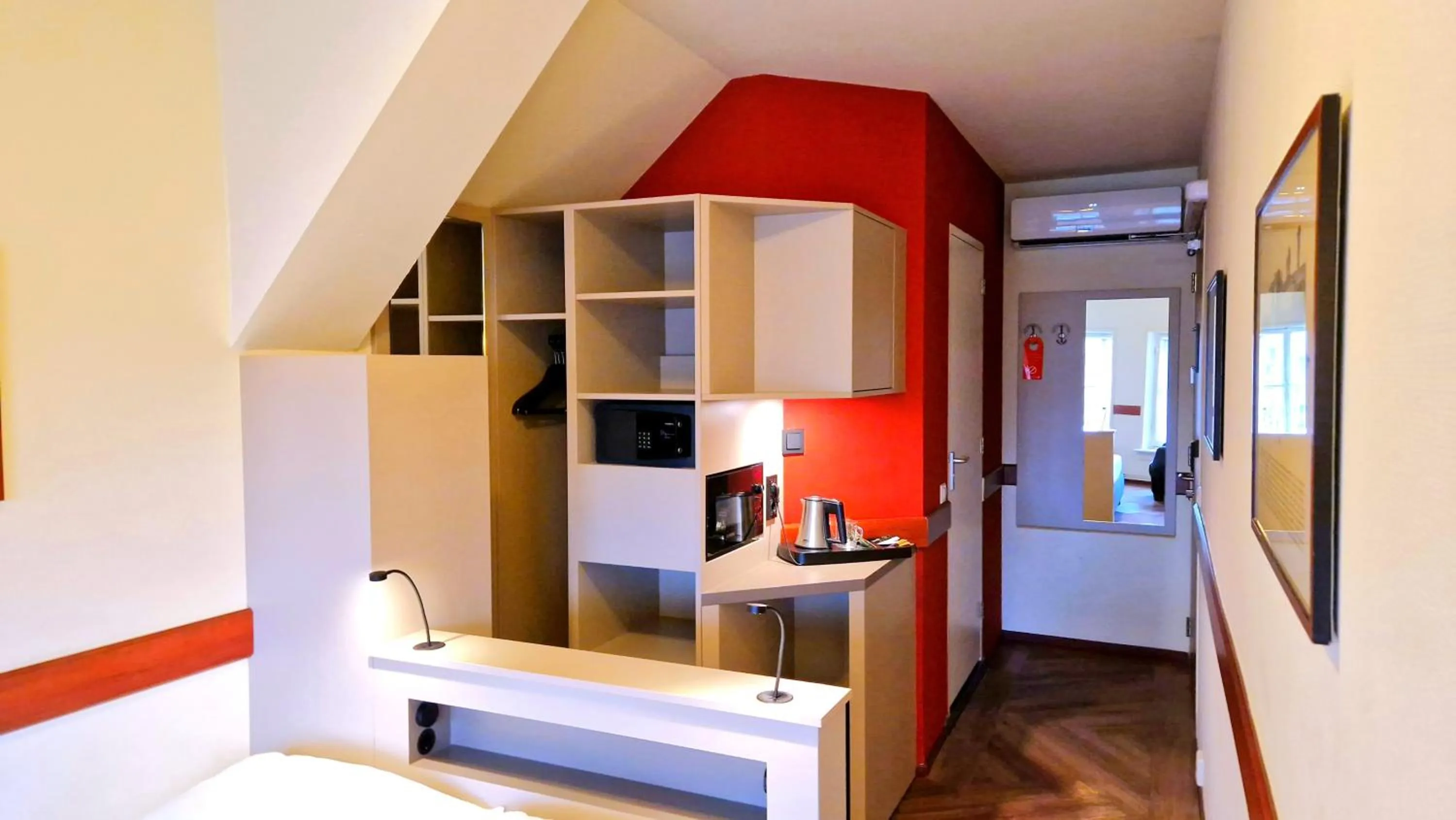 Photo of the whole room, Bed in A-Train Hotel