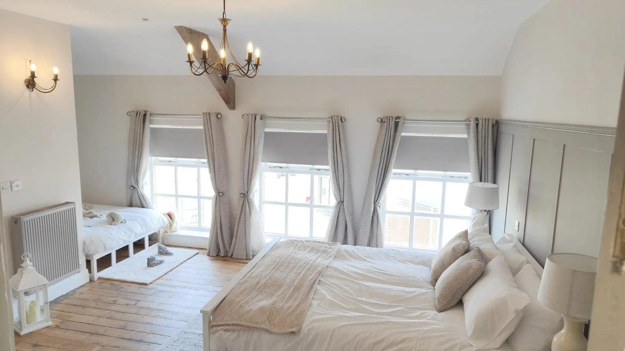 Bed in LONDONDERRYS Bar and Accommodation