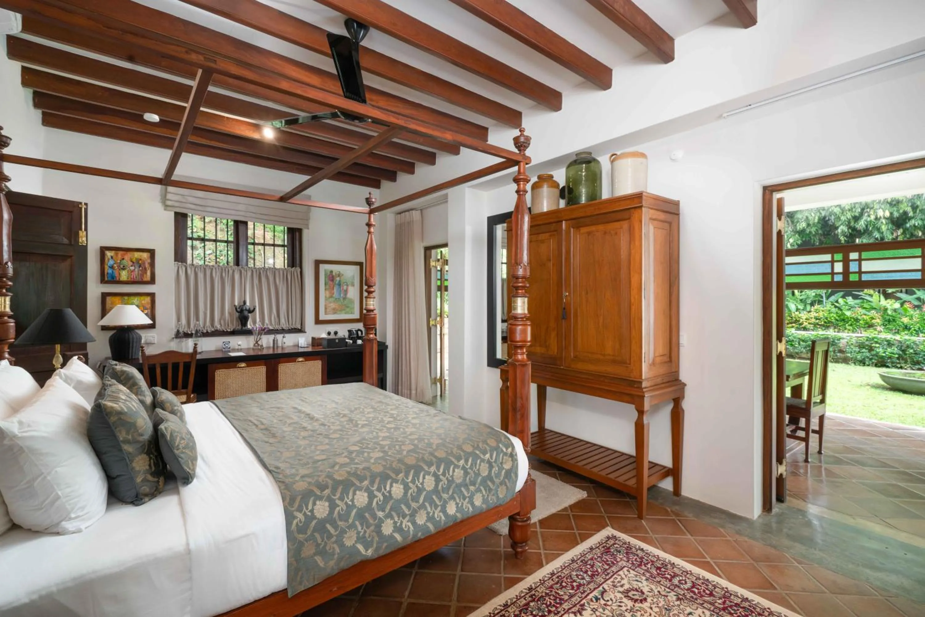 Bed in Taru Villas Kandy