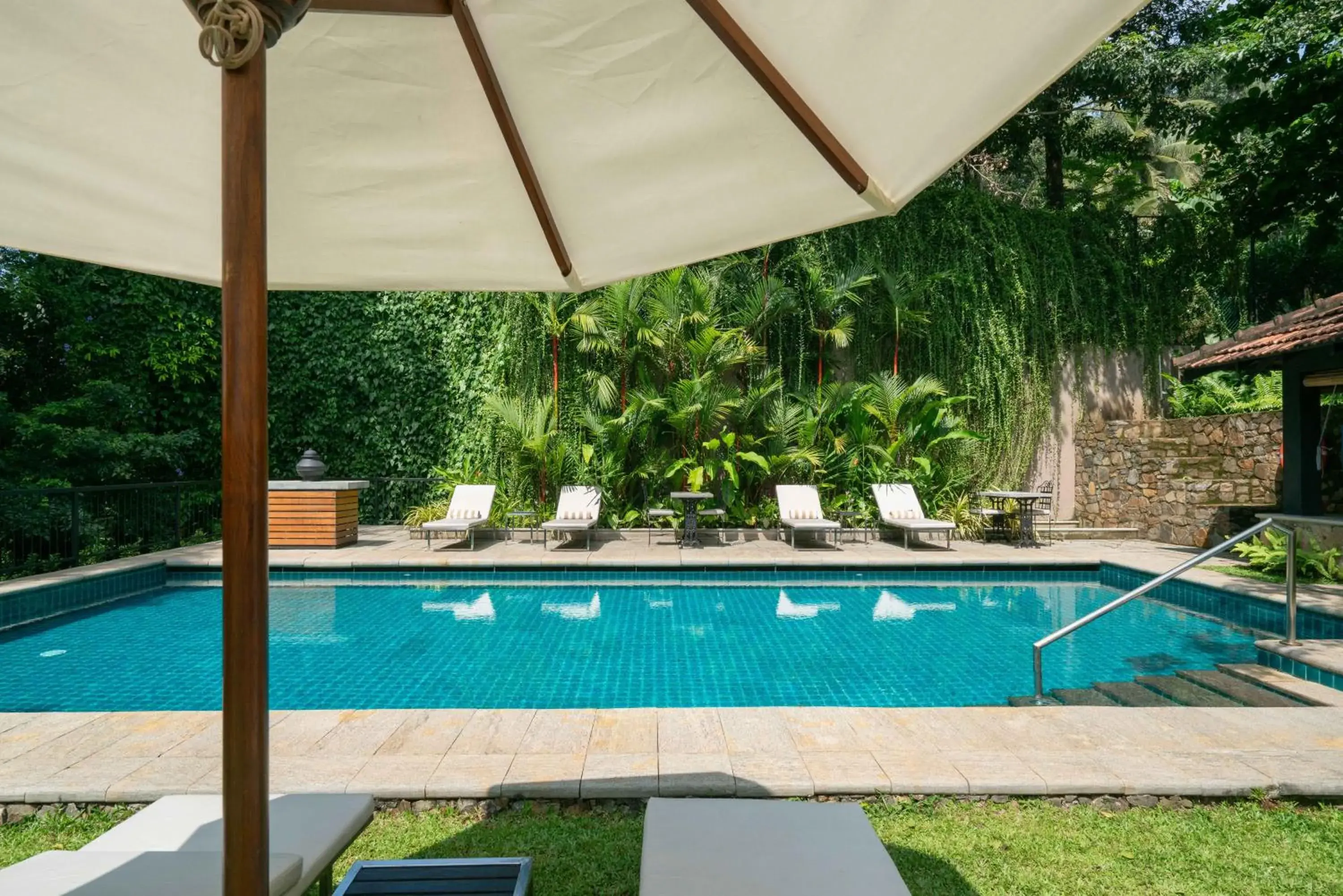 Swimming pool in Taru Villas Kandy Swimming pool in Taru Villas Kandy