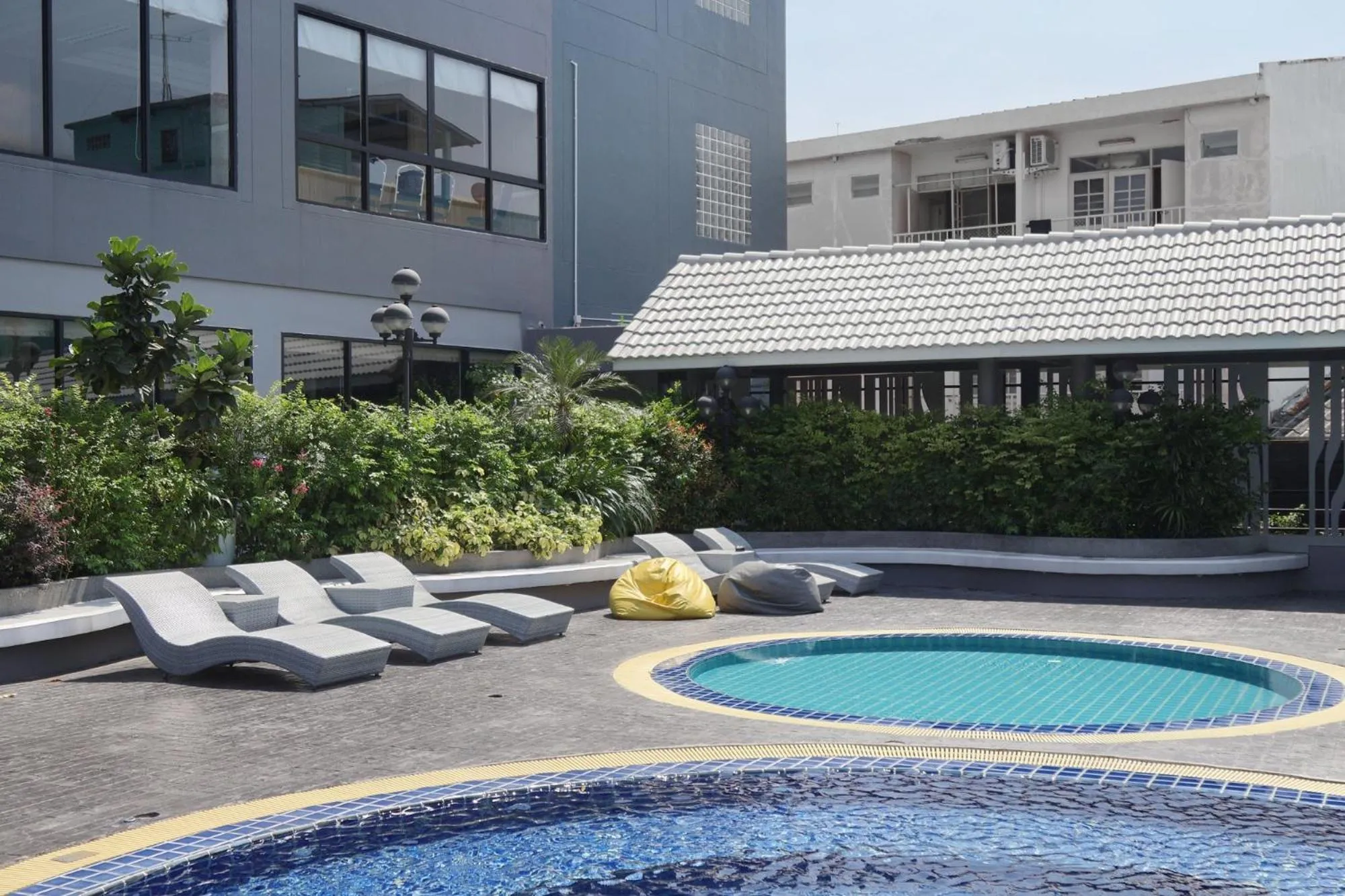 Swimming pool in Shewin de Bangkok