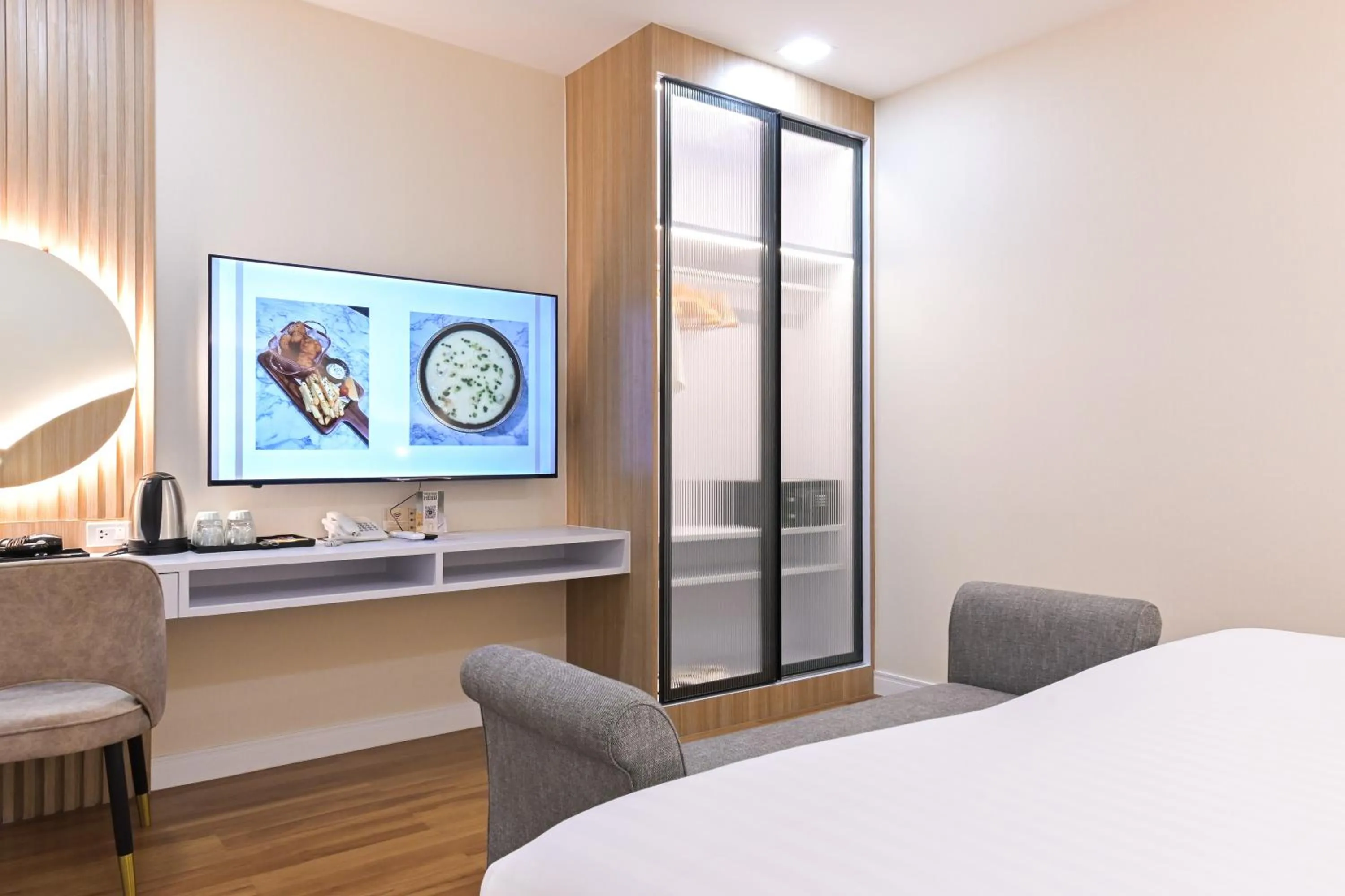 Bedroom, Bed in Shewin de Bangkok