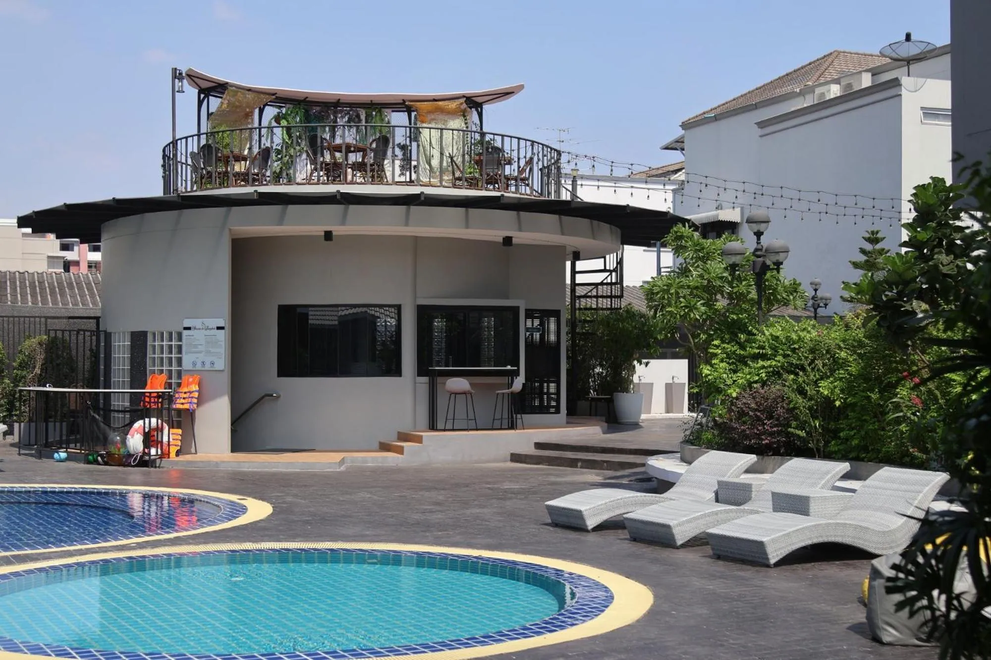 Swimming pool in Shewin de Bangkok