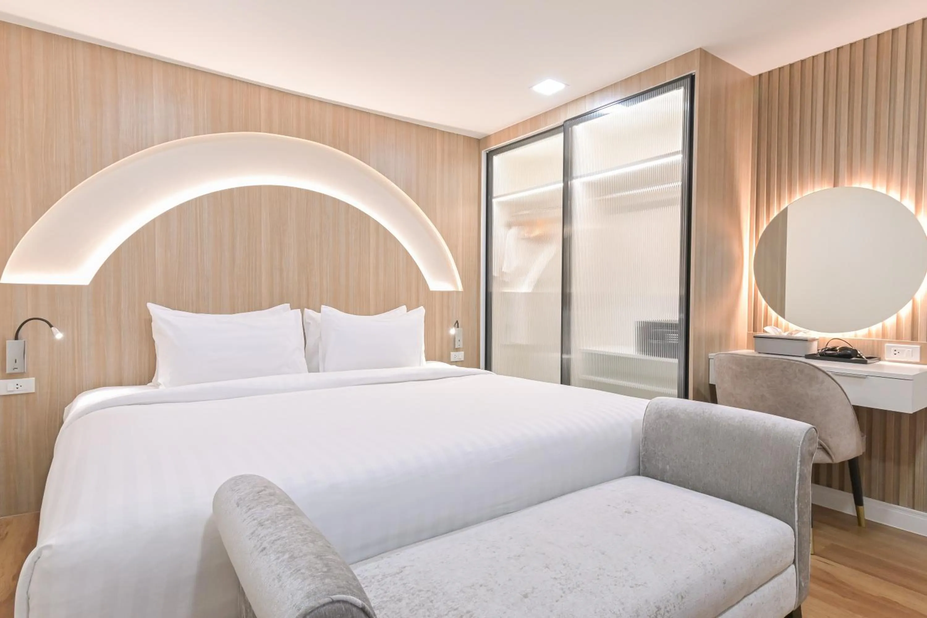 Bedroom, Bed in Shewin de Bangkok