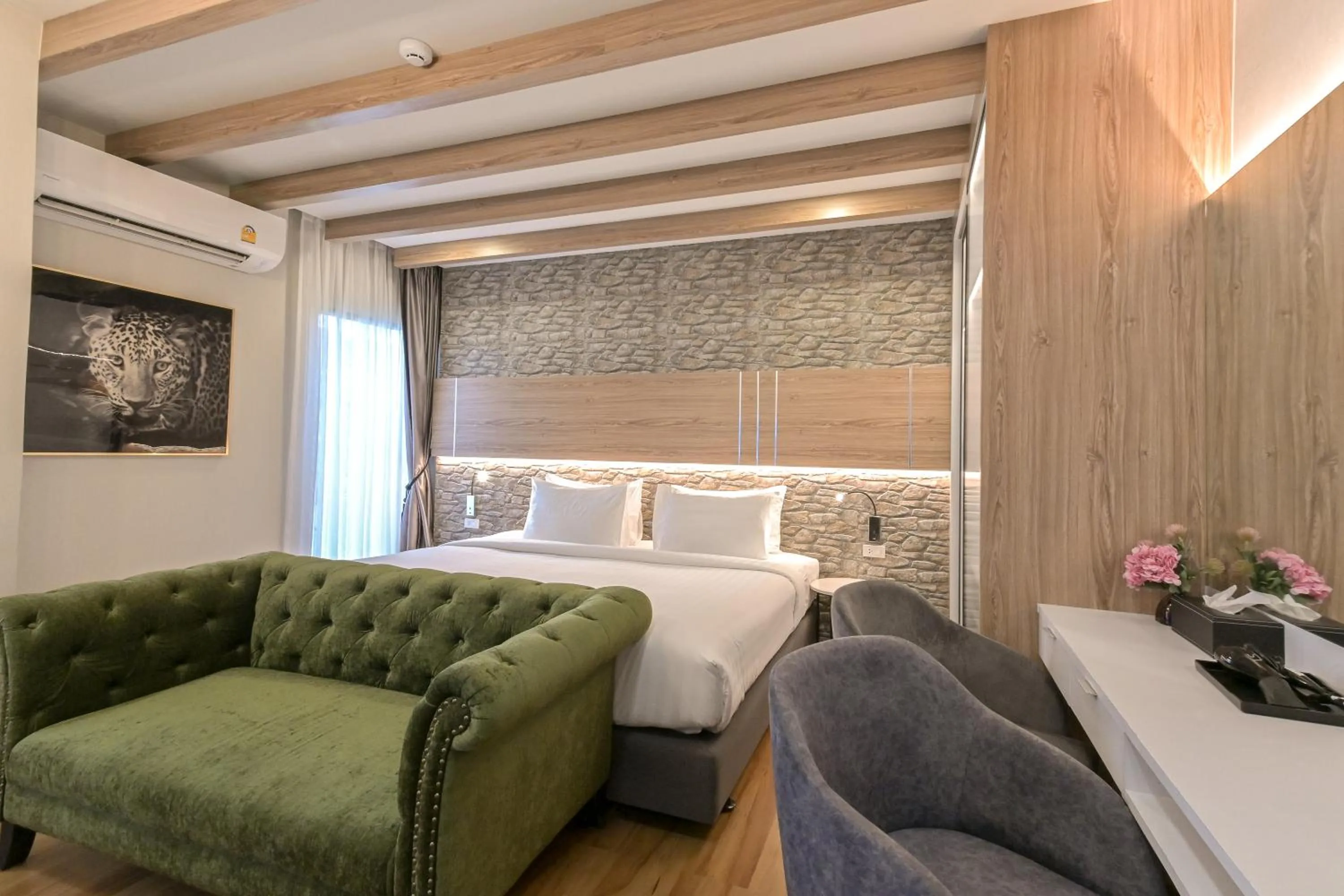 Bedroom, Bed in Shewin de Bangkok