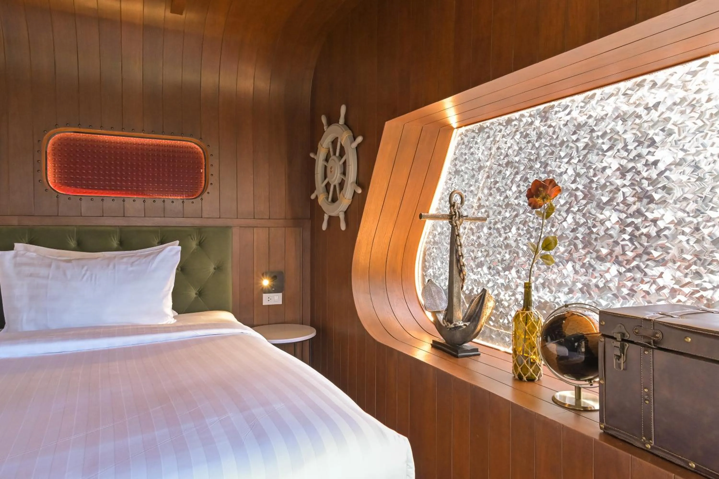 Bedroom, Bed in Shewin de Bangkok