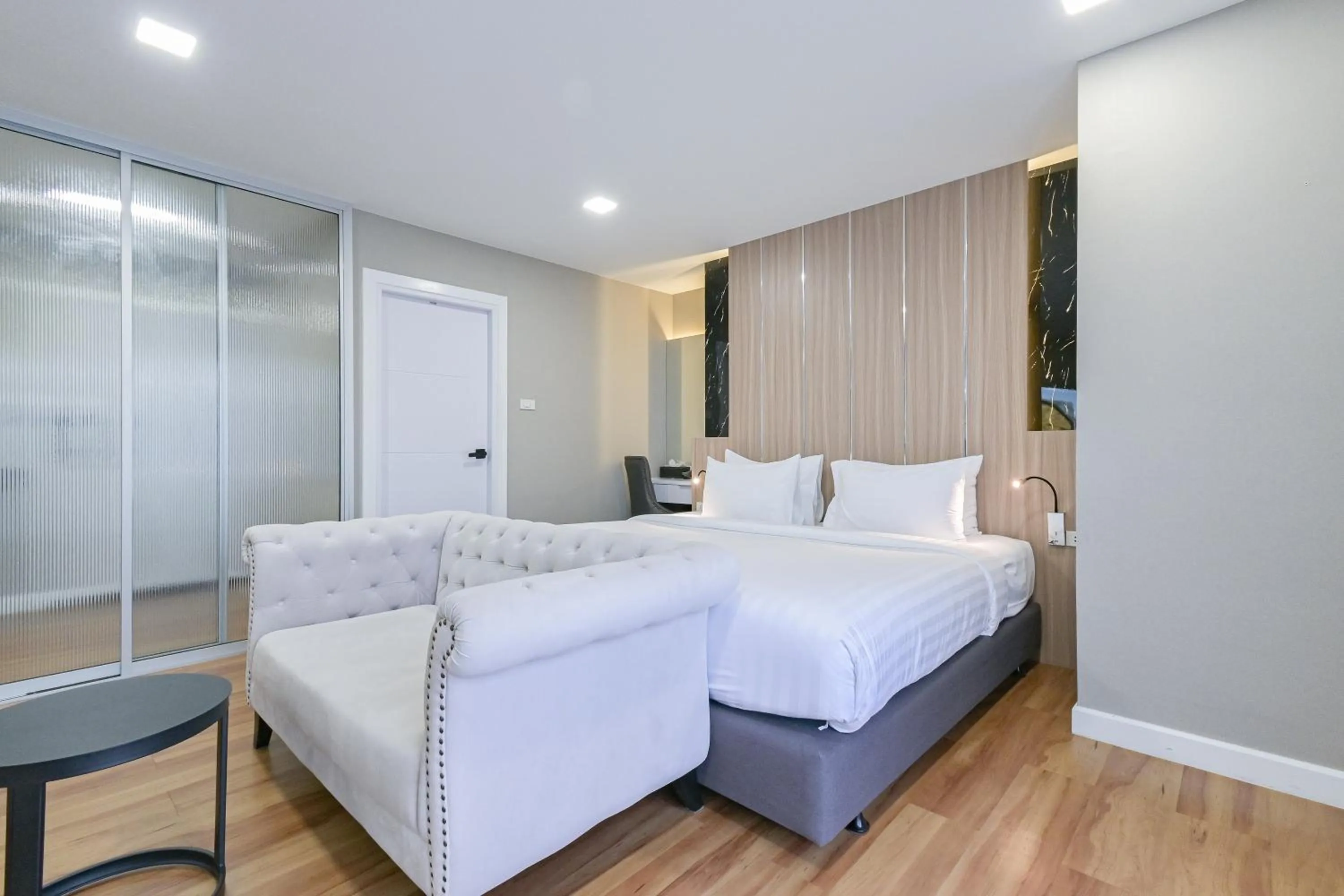 Bedroom, Bed in Shewin de Bangkok