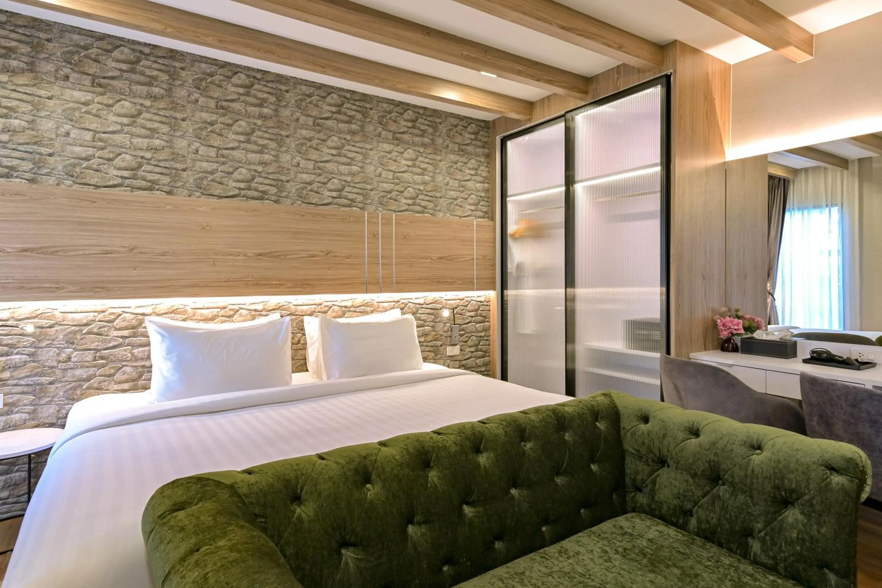 Bedroom, Bed in Shewin de Bangkok