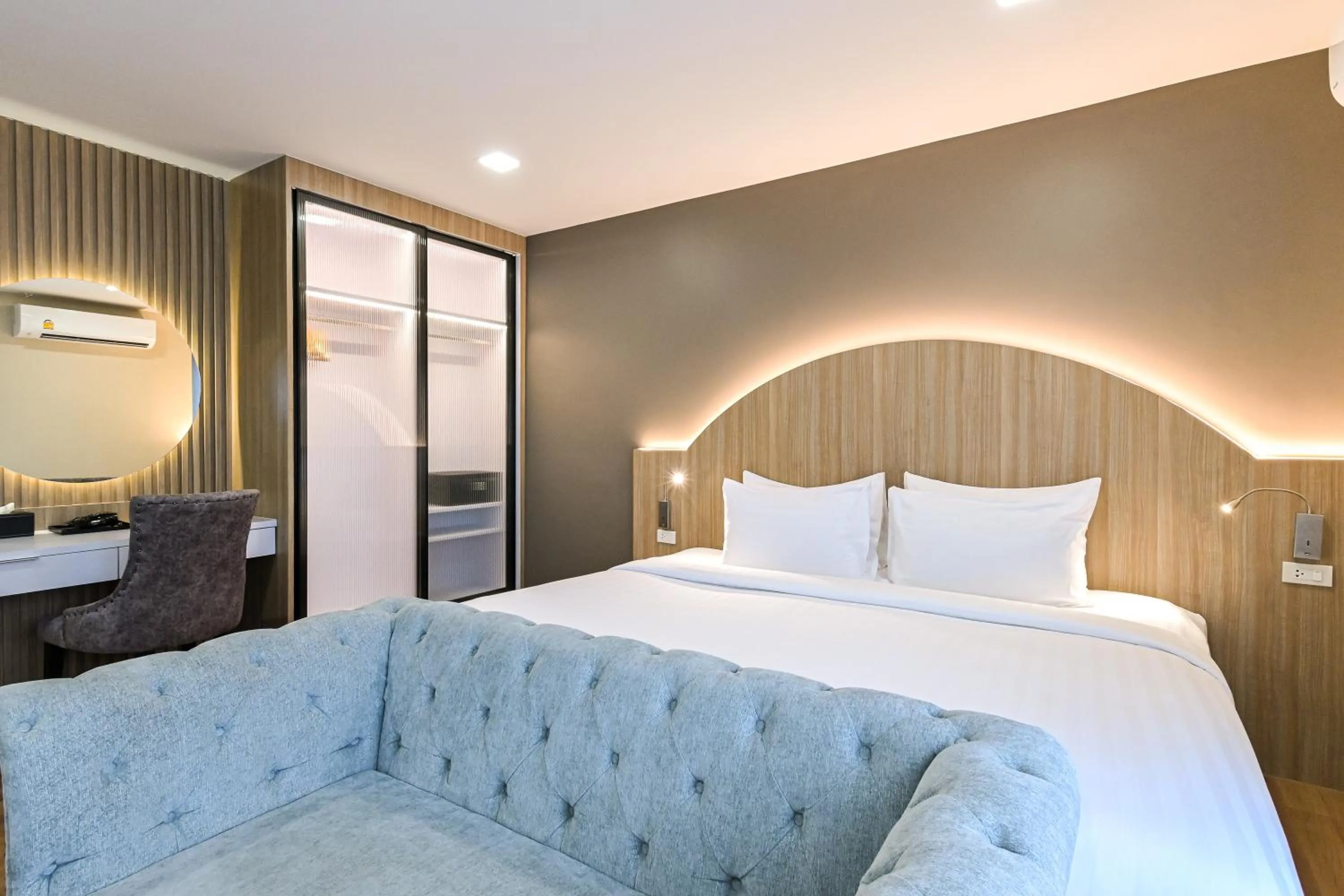 Bedroom, Bed in Shewin de Bangkok