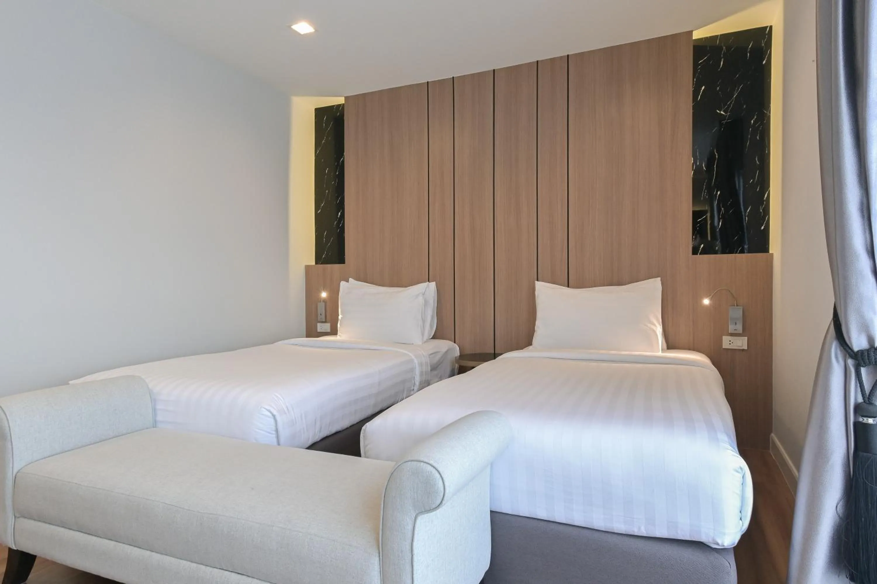 Bedroom, Bed in Shewin de Bangkok