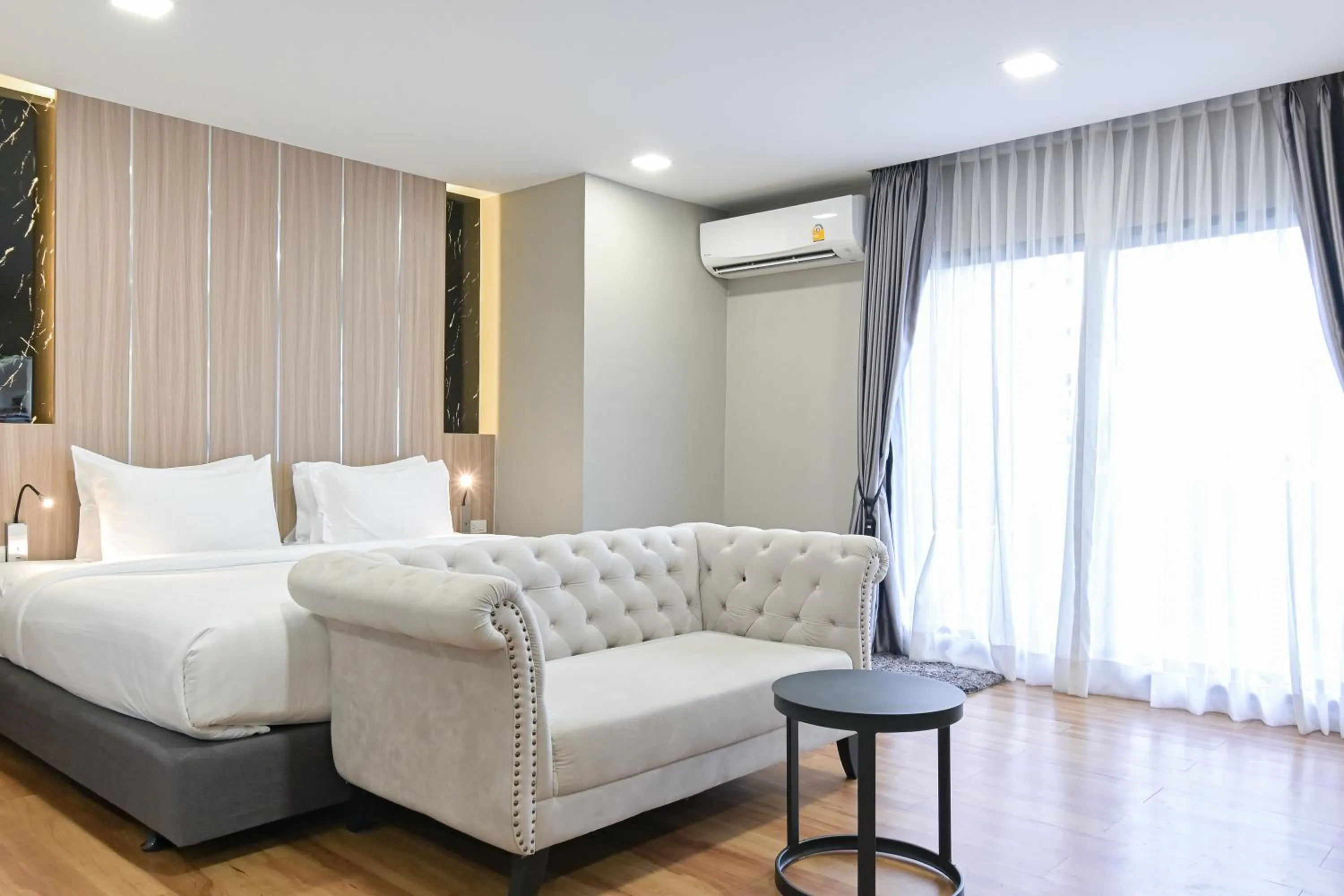 Bedroom, Bed in Shewin de Bangkok