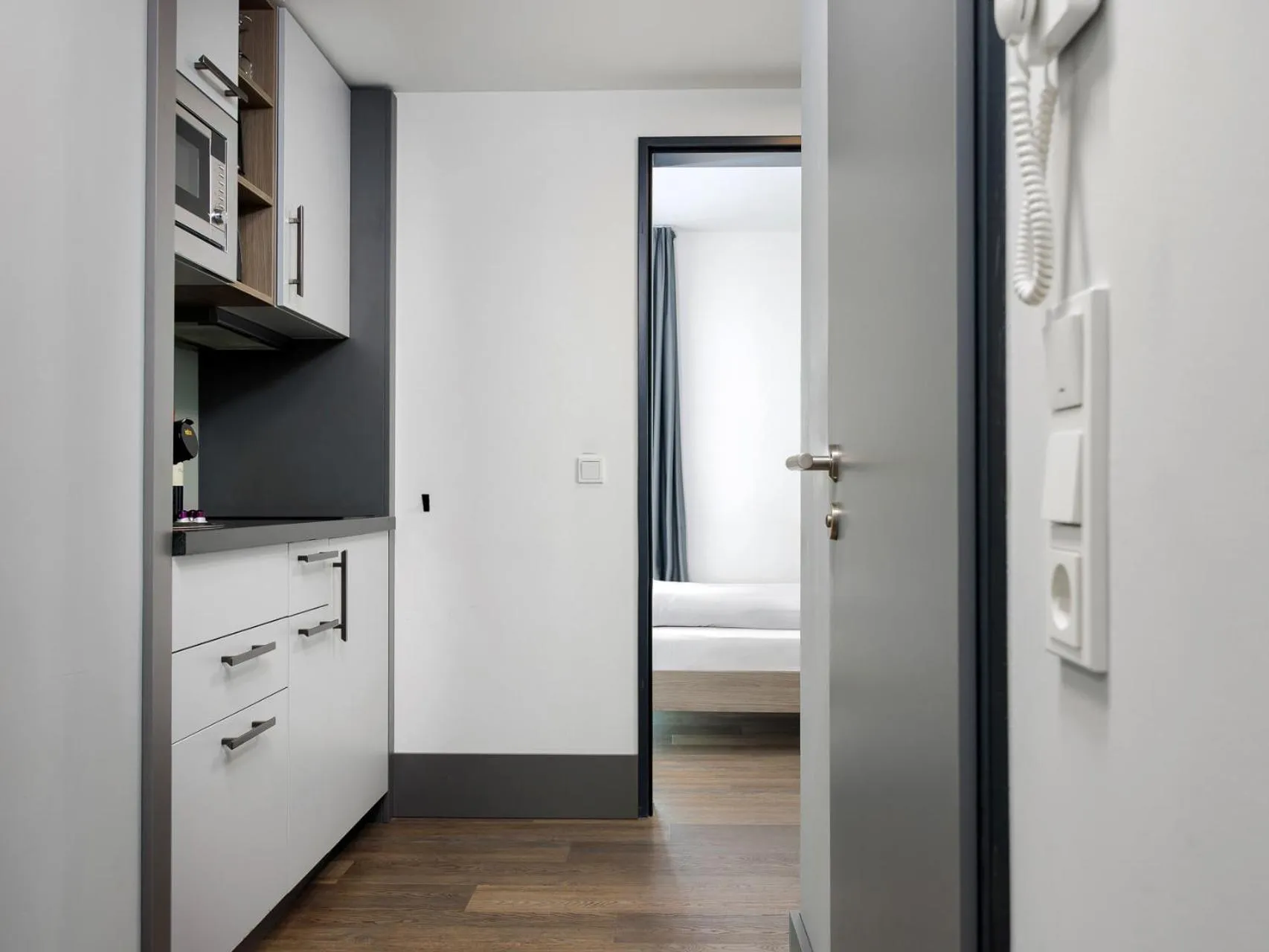 Kitchen or kitchenette, Bed in smartments Frankfurt City-Ost