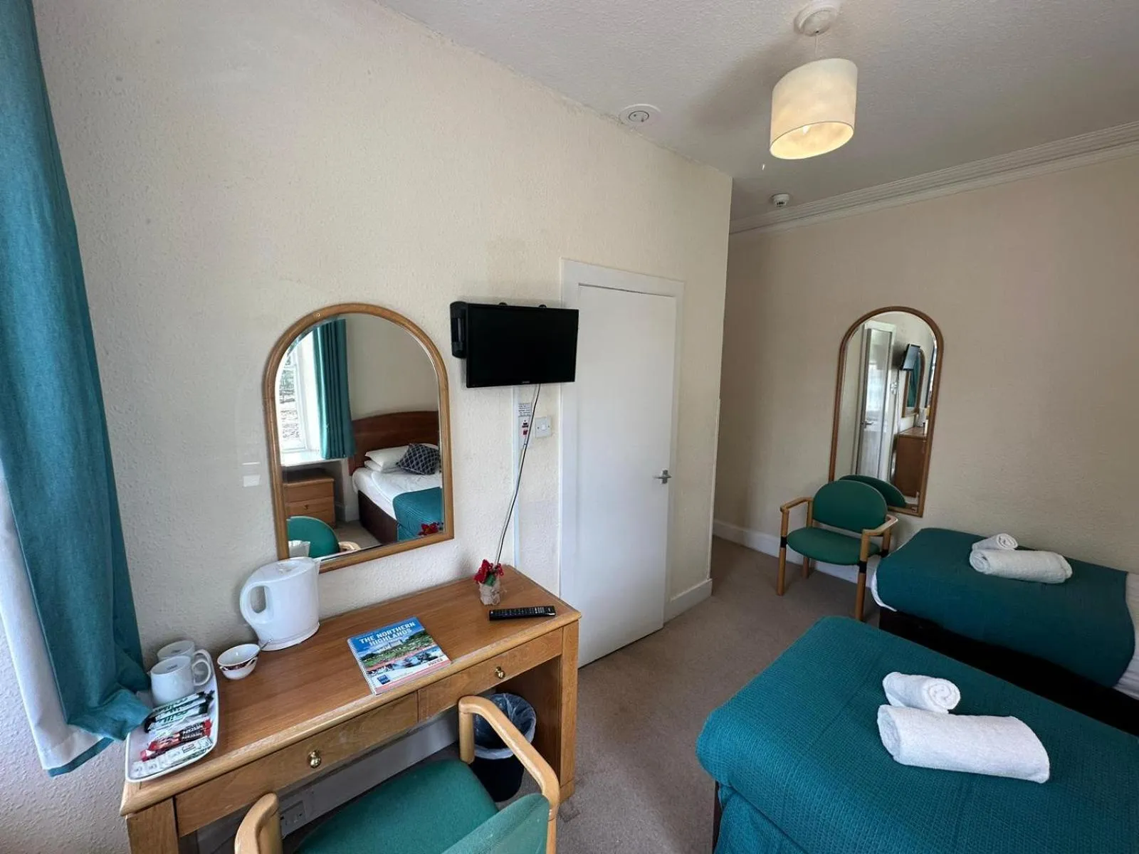 Bedroom in Mackay's Spa Lodge Hotel