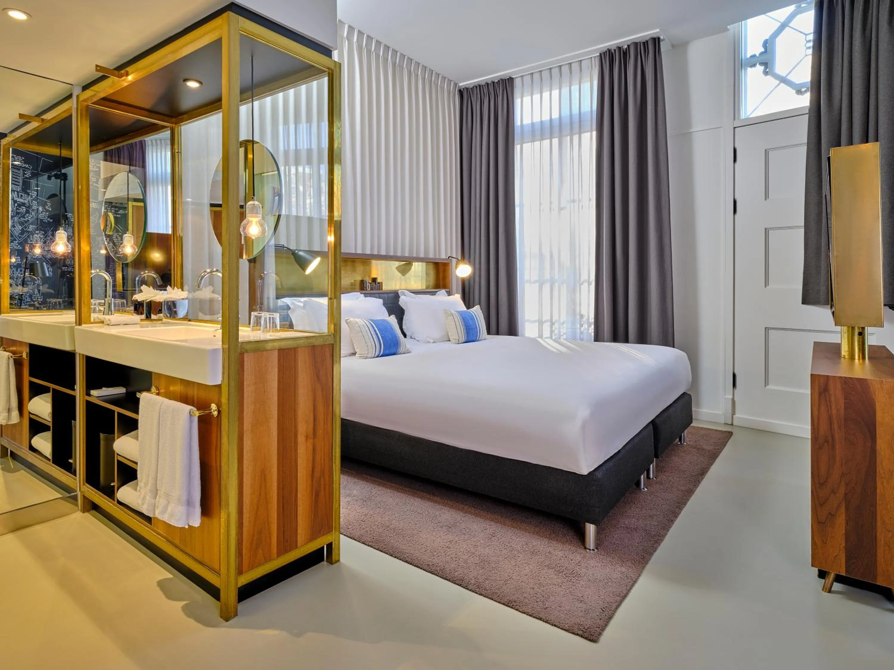 Bedroom, Bed in INK Hotel Amsterdam - MGallery Collection