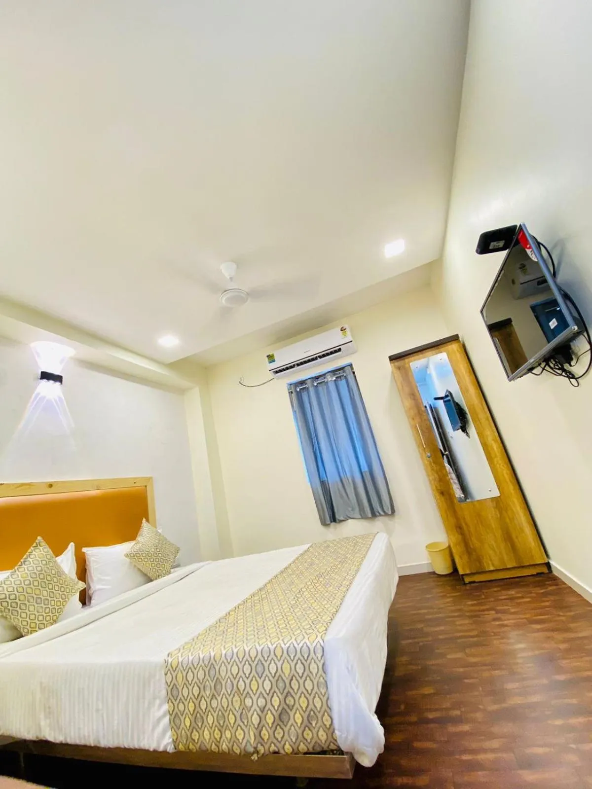 Bed in Hotel Alexa - Satellite Prahladnagar, Ahmedabad